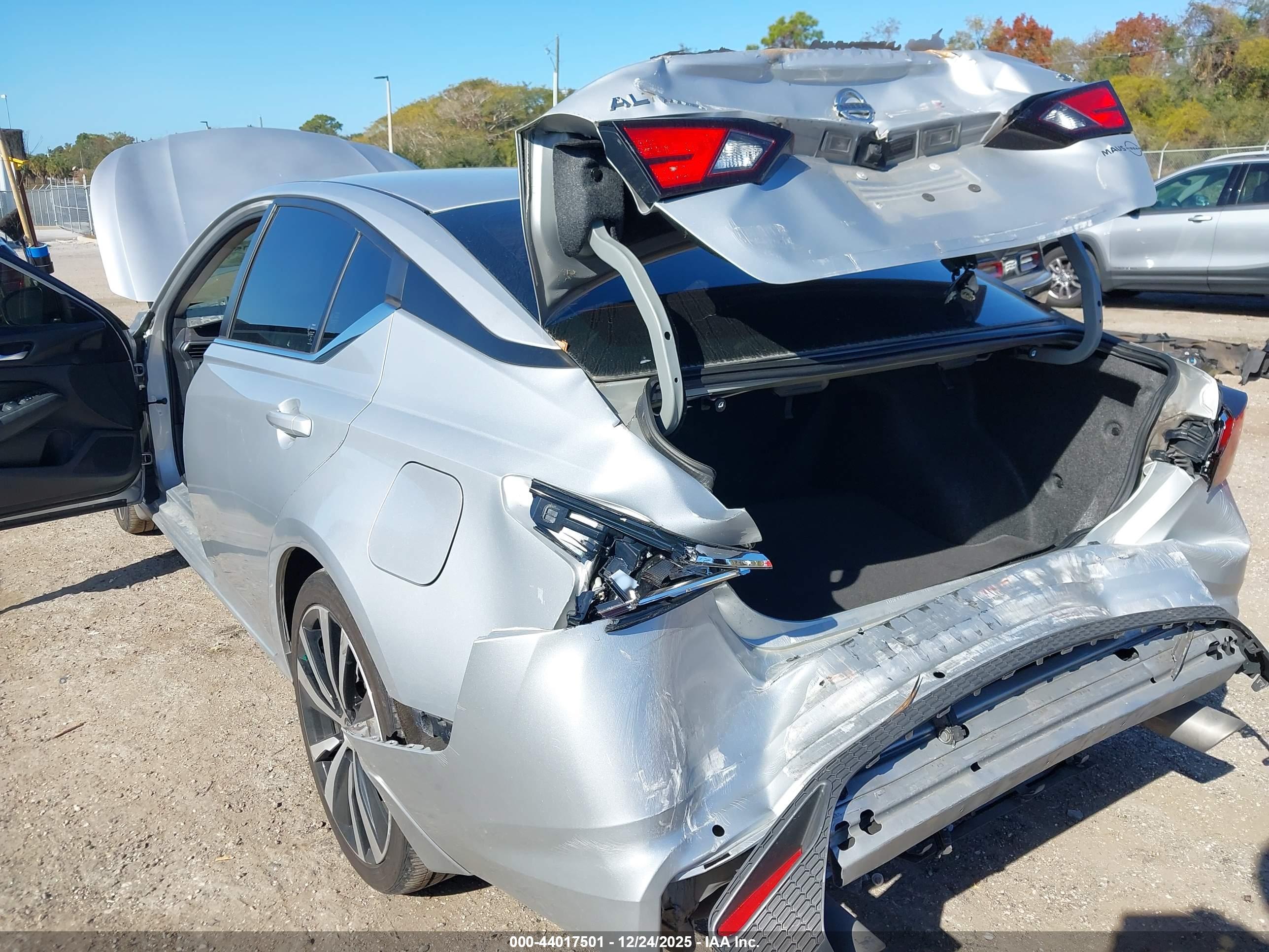 NISSAN ALTIMA image 6