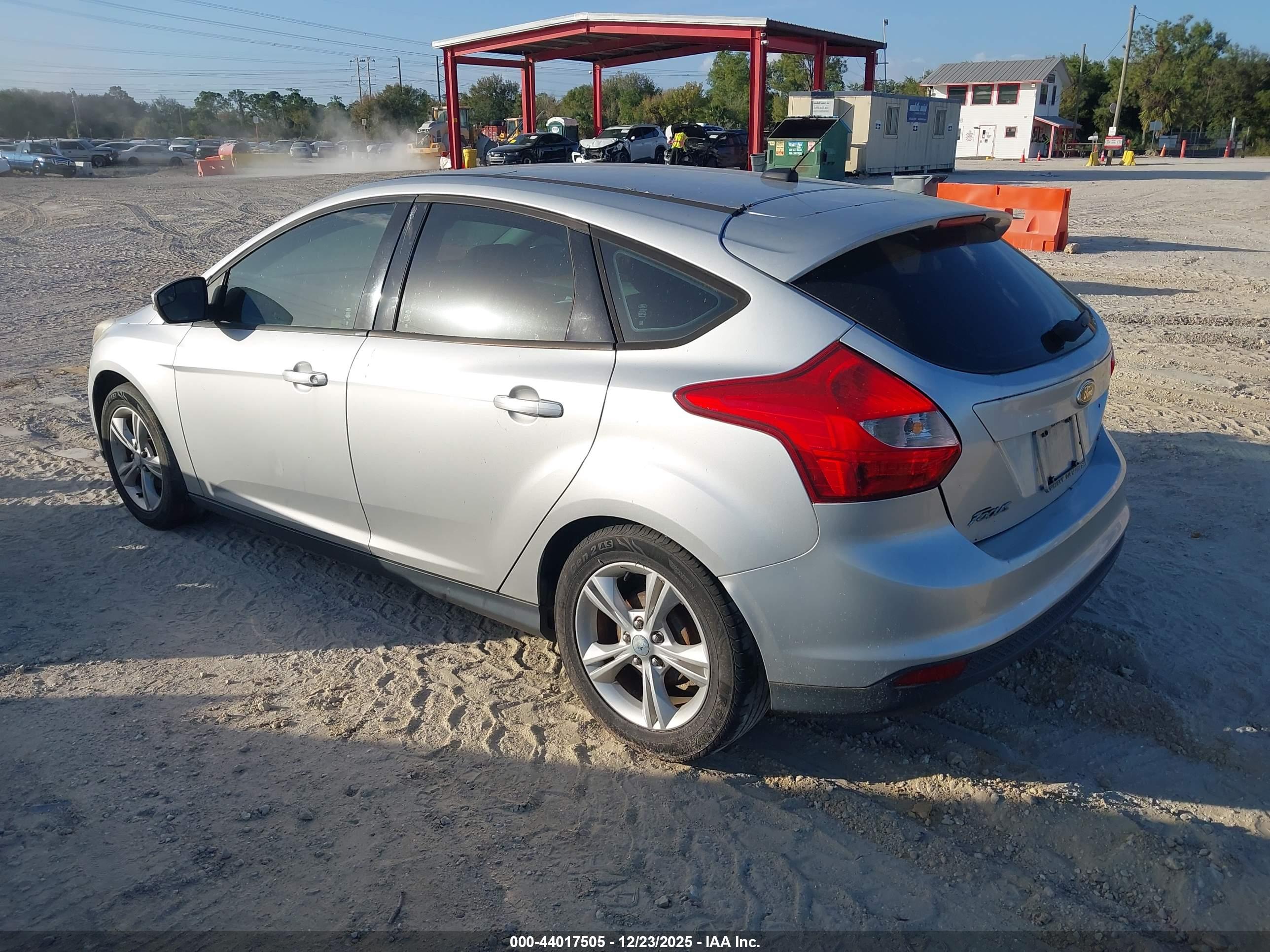 FORD FOCUS image 3
