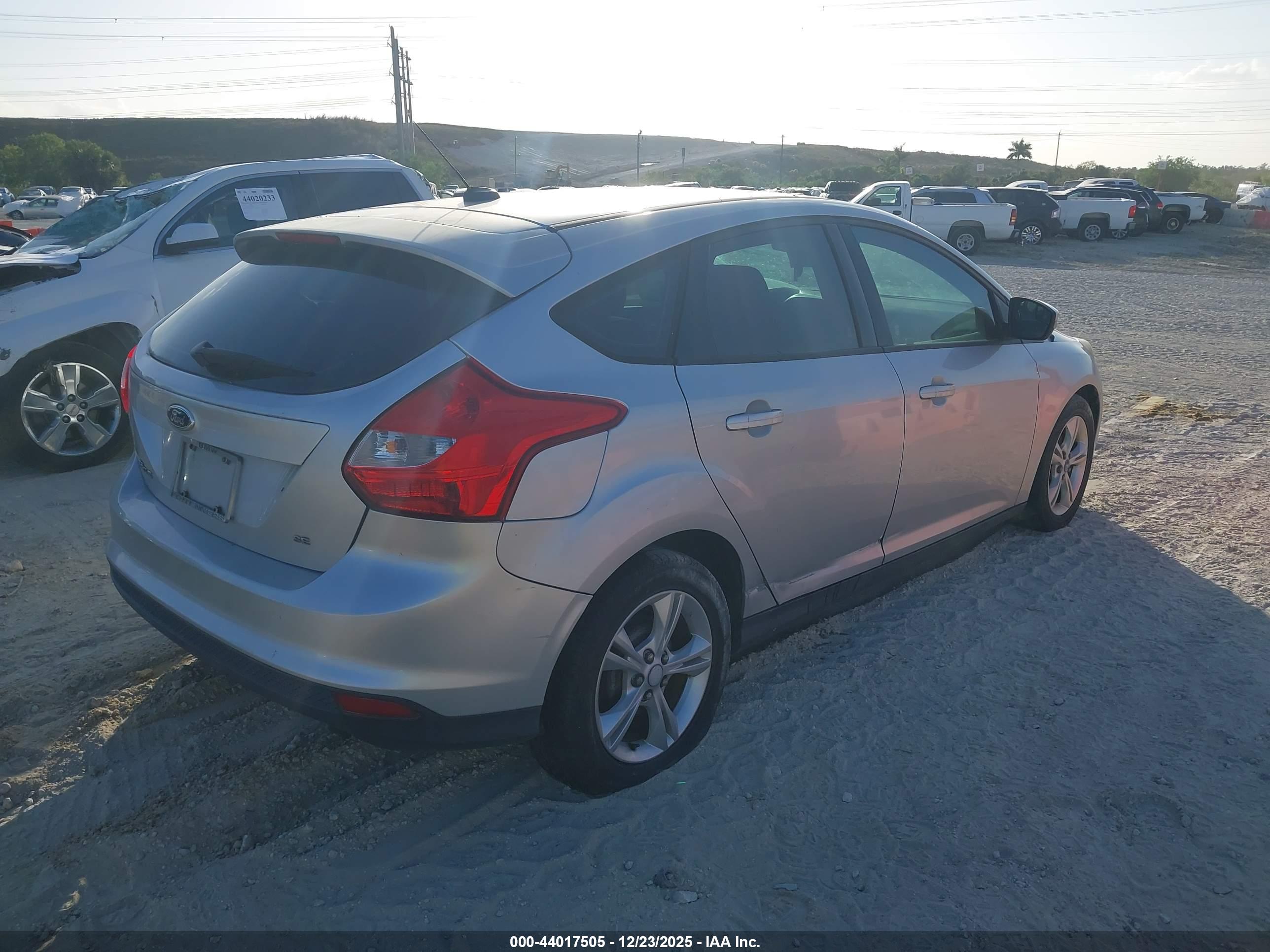 FORD FOCUS image 4