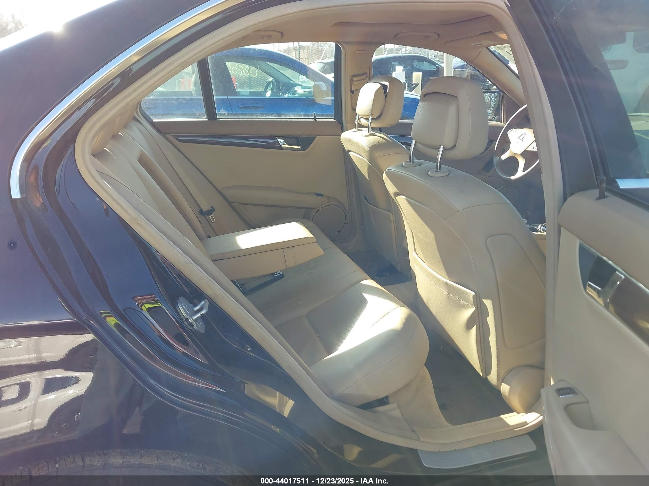 MERCEDES-BENZ C image 8