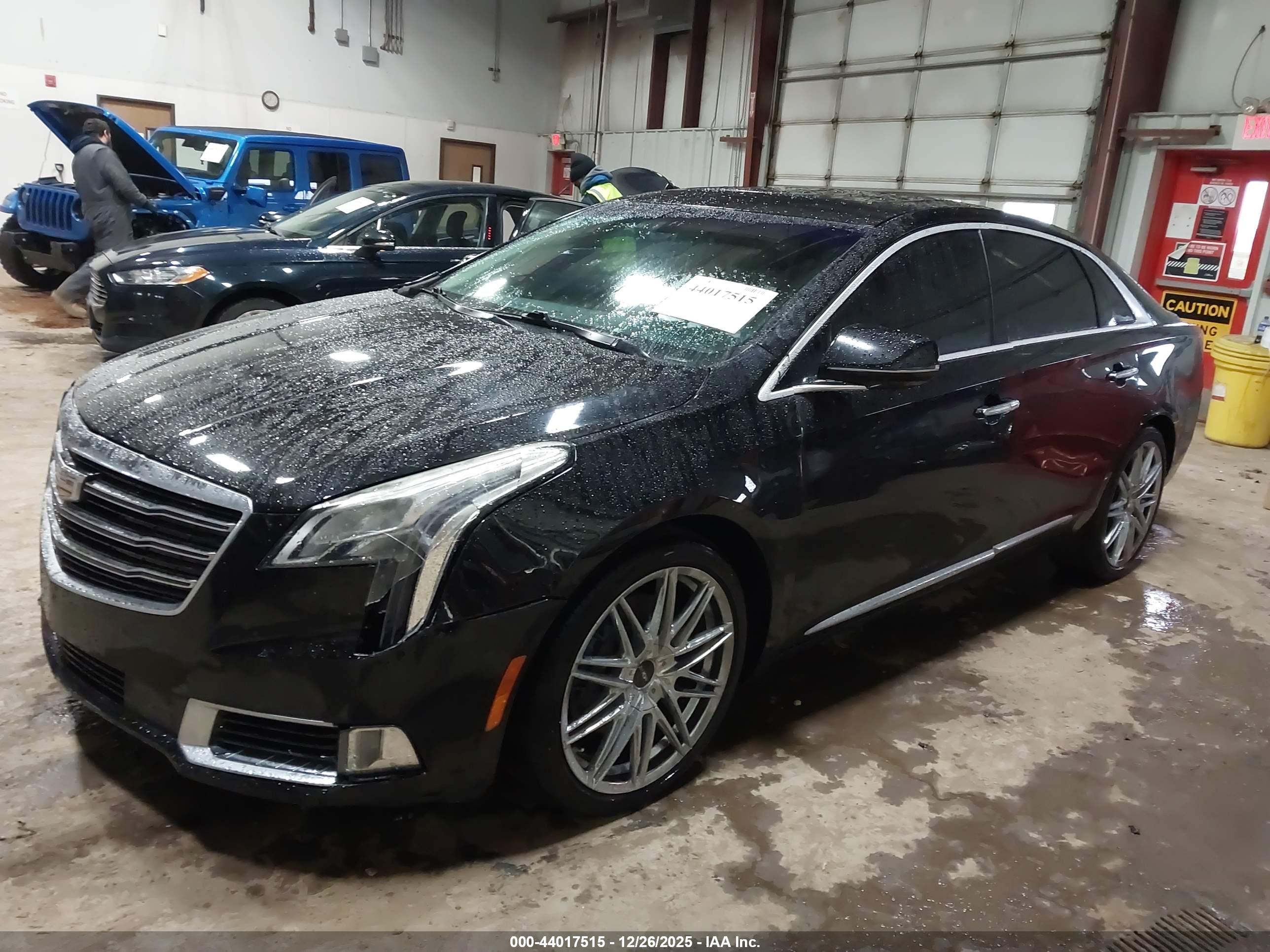 CADILLAC XTS image 2