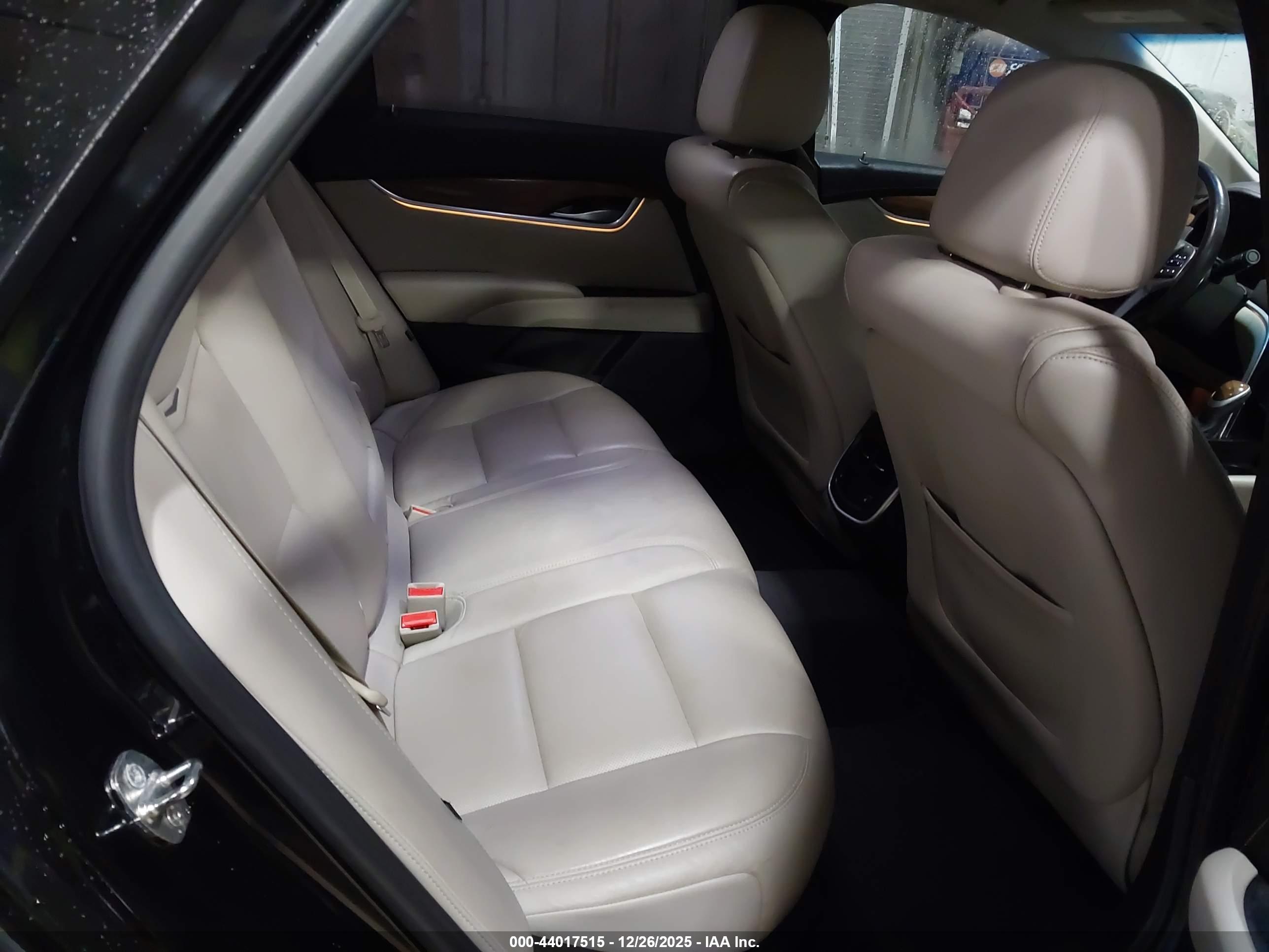 CADILLAC XTS image 8