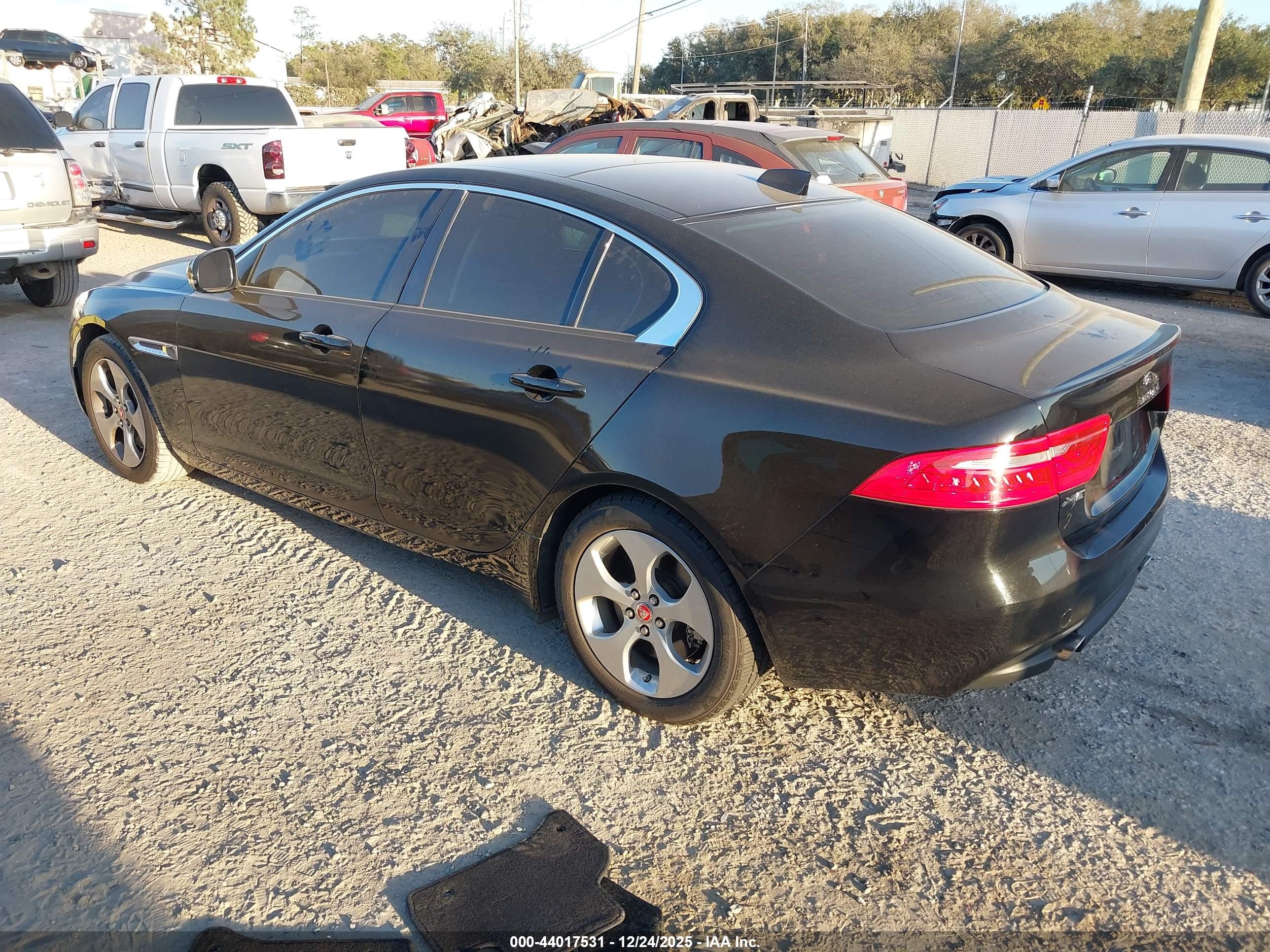 JAGUAR XE image 3