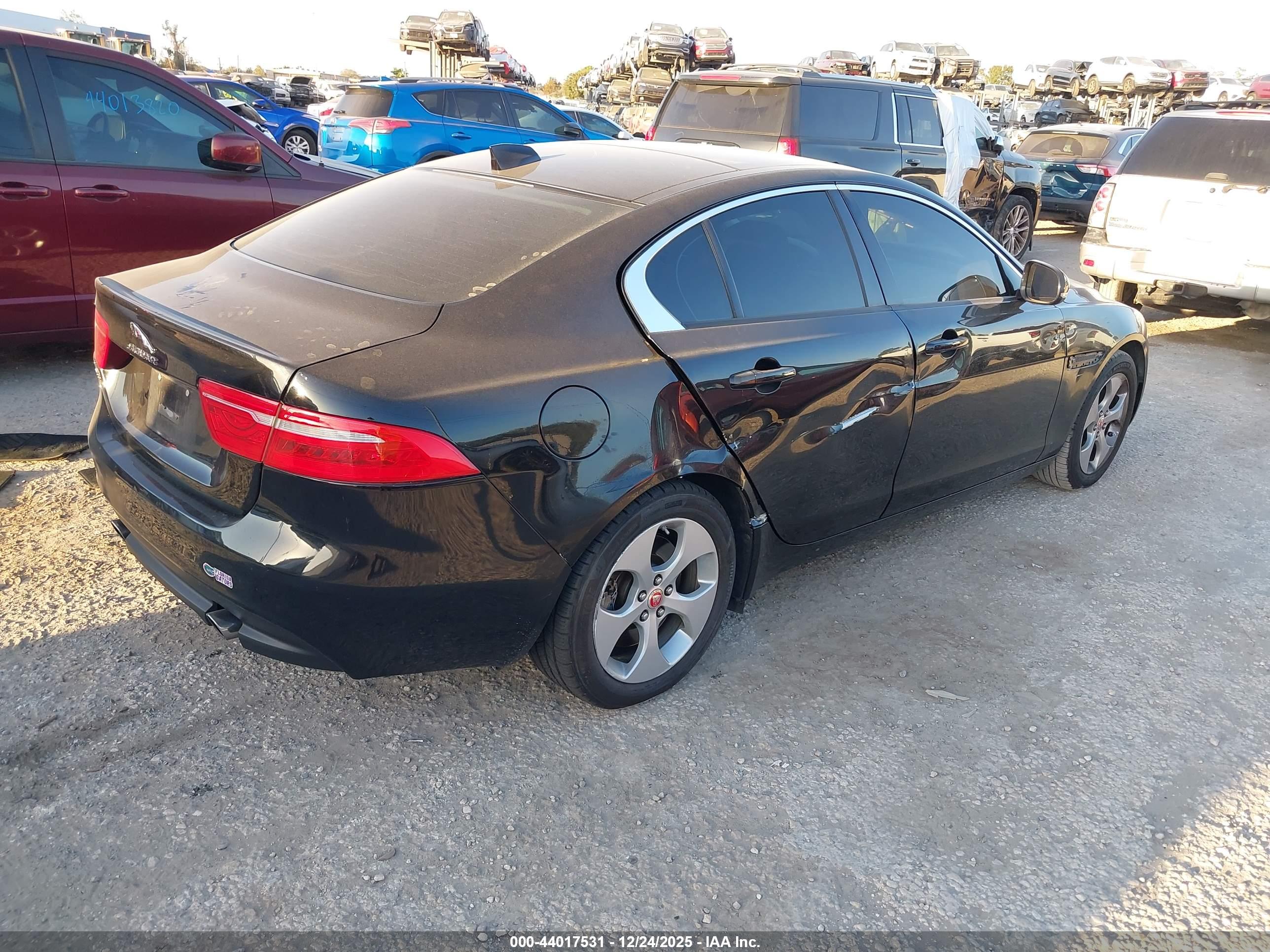 JAGUAR XE image 4