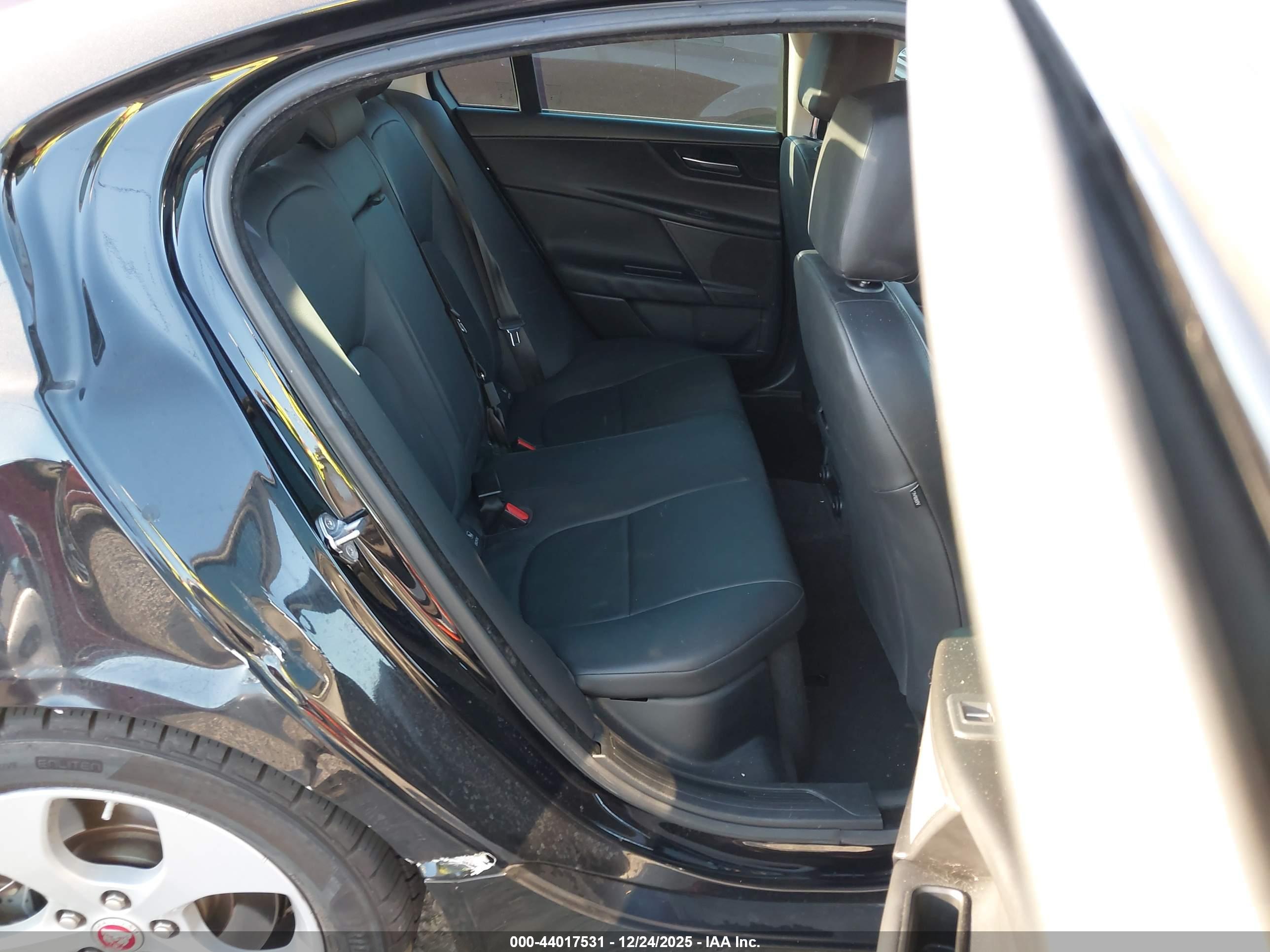 JAGUAR XE image 8