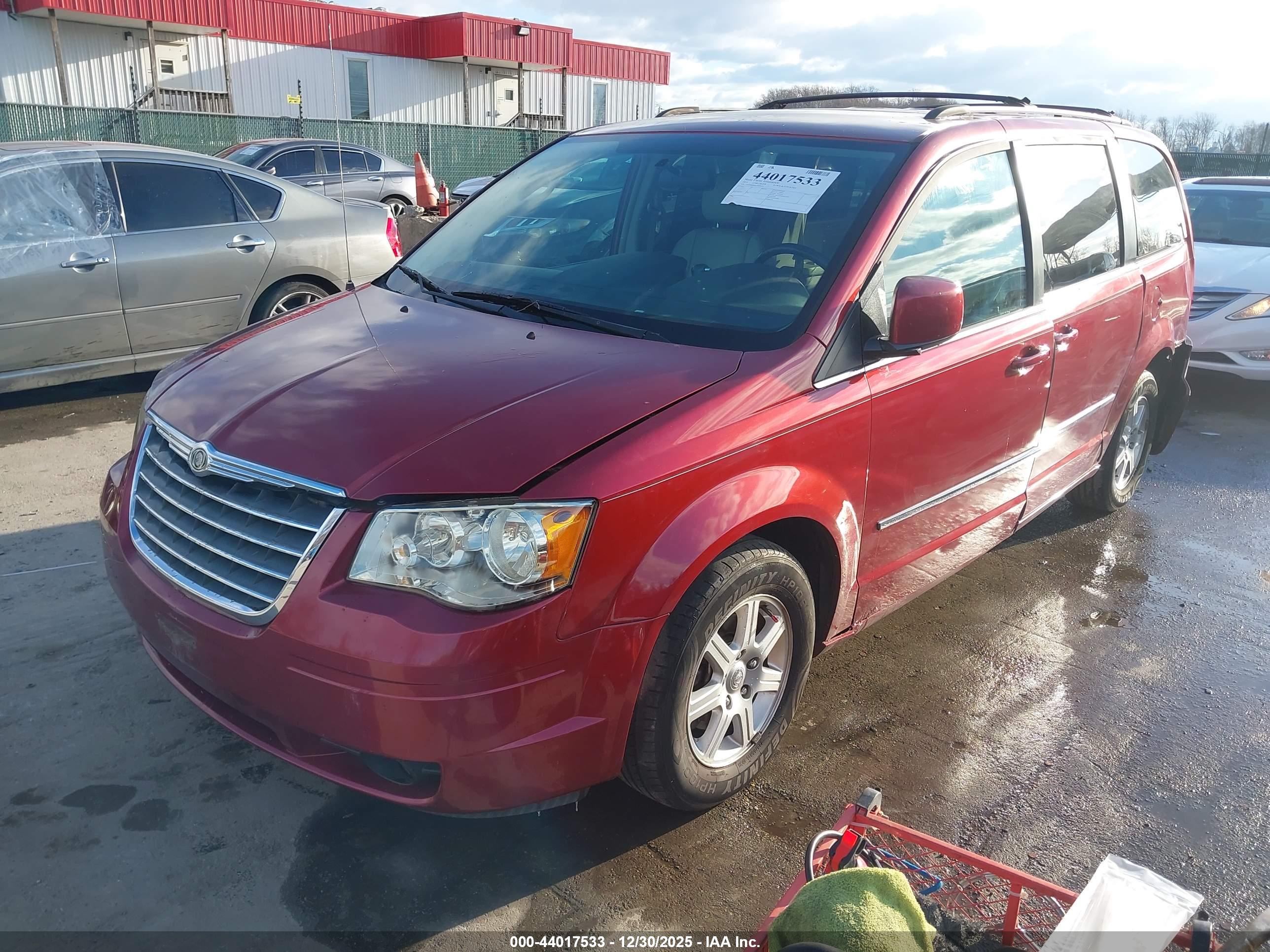 CHRYSLER TOWN image 2