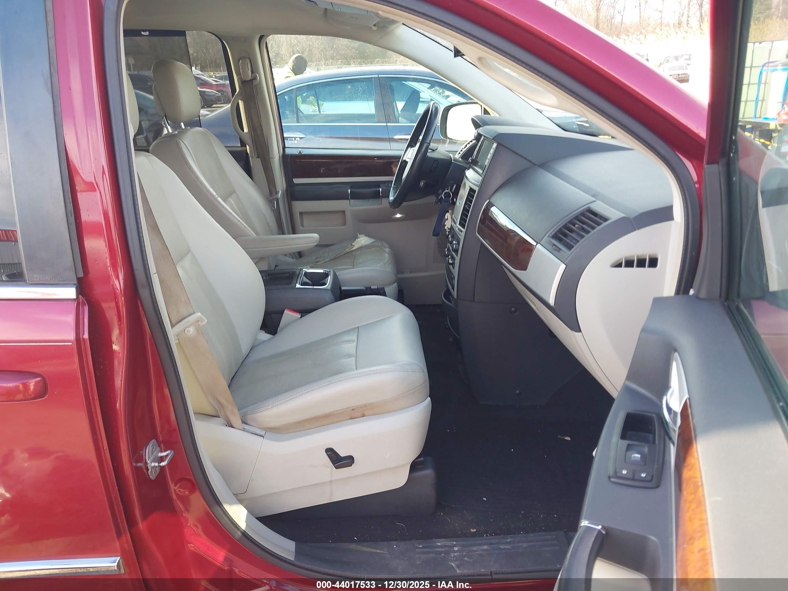 CHRYSLER TOWN image 5