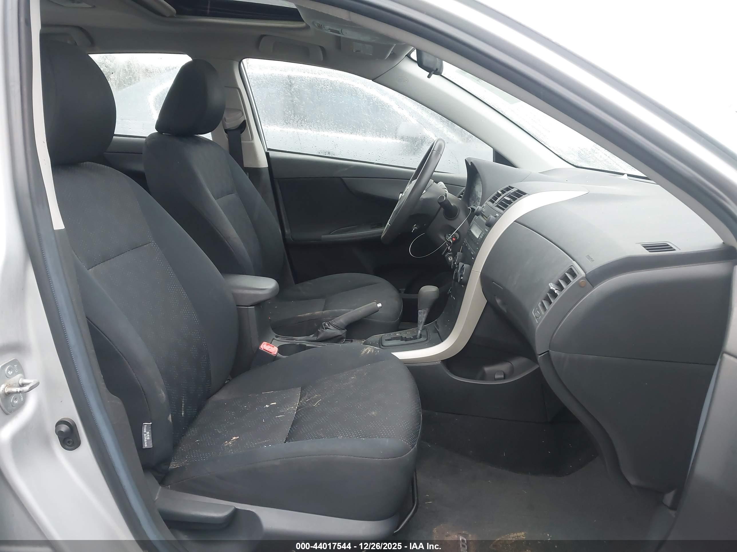 TOYOTA COROLLA image 5