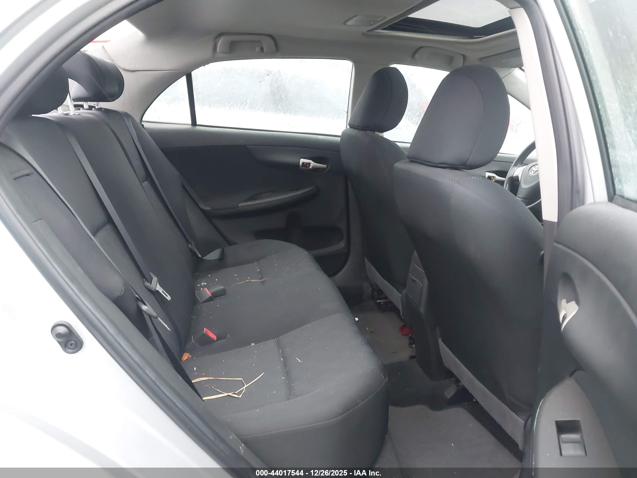 TOYOTA COROLLA image 8