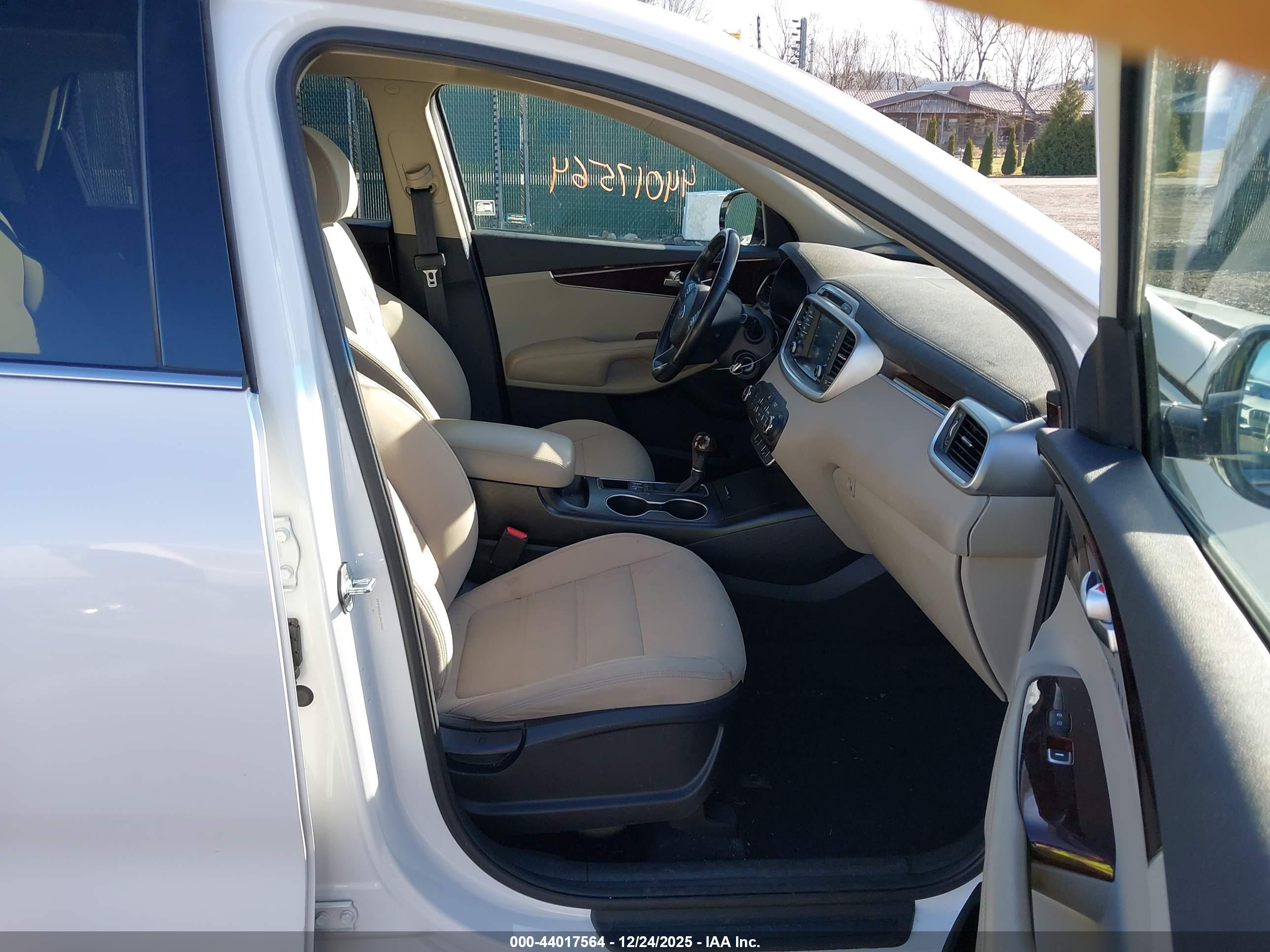 KIA SORENTO image 5