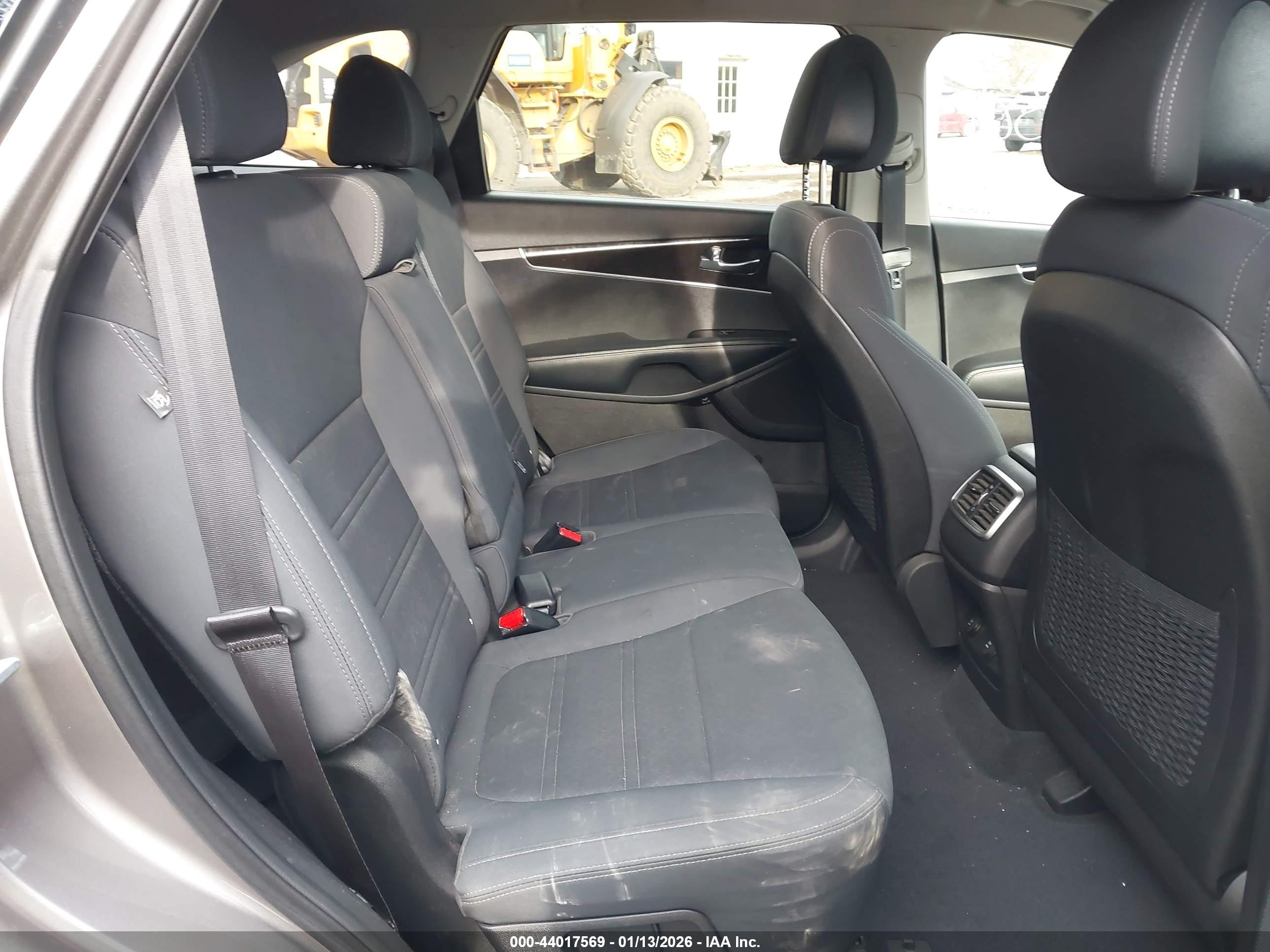KIA SORENTO image 8