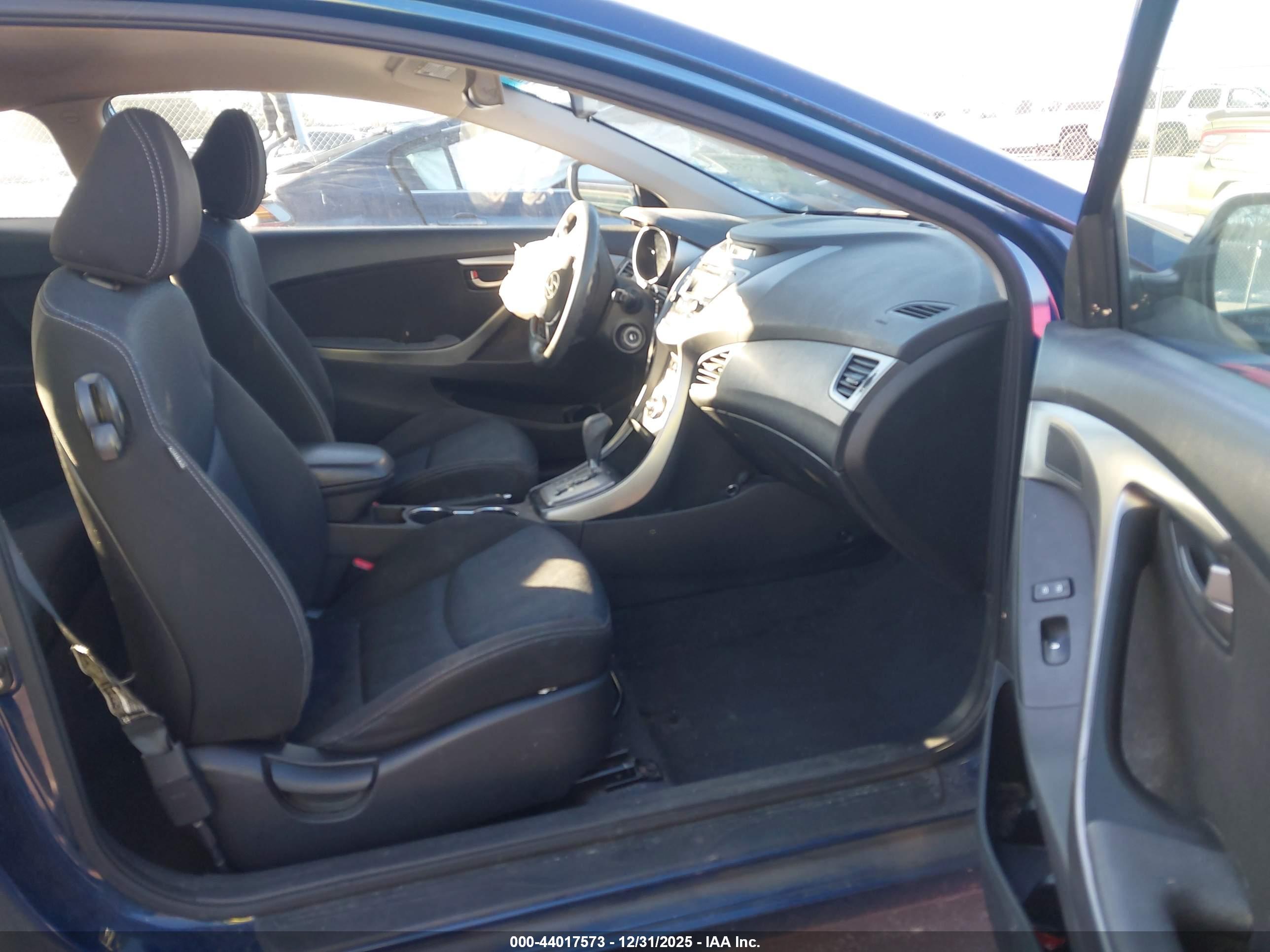 HYUNDAI ELANTRA image 5