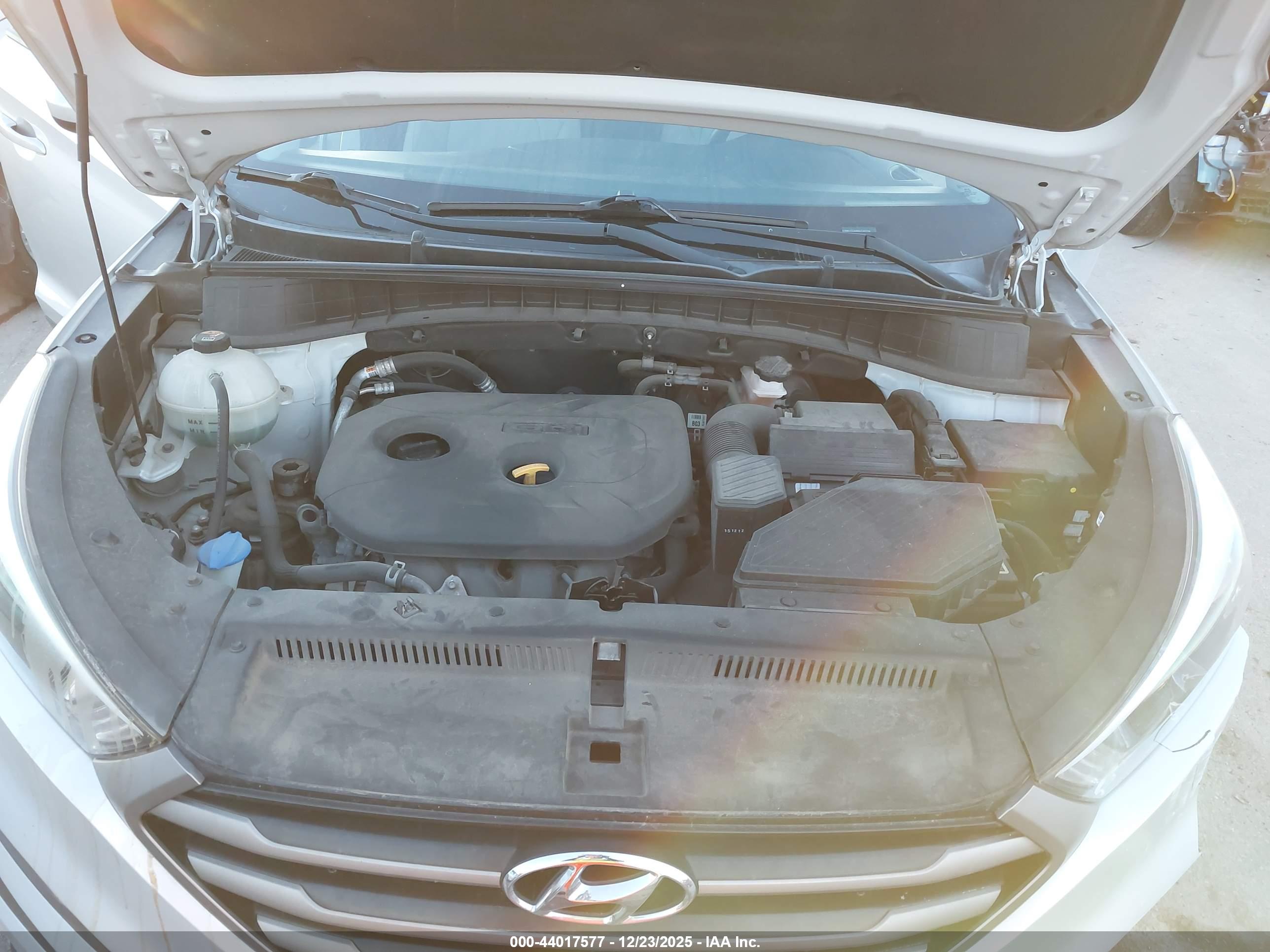 HYUNDAI TUCSON image 10