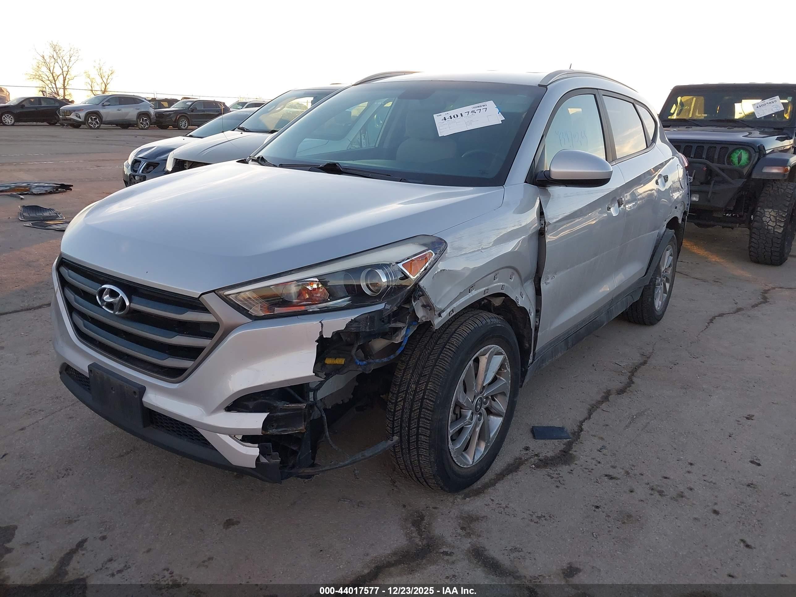 HYUNDAI TUCSON image 6