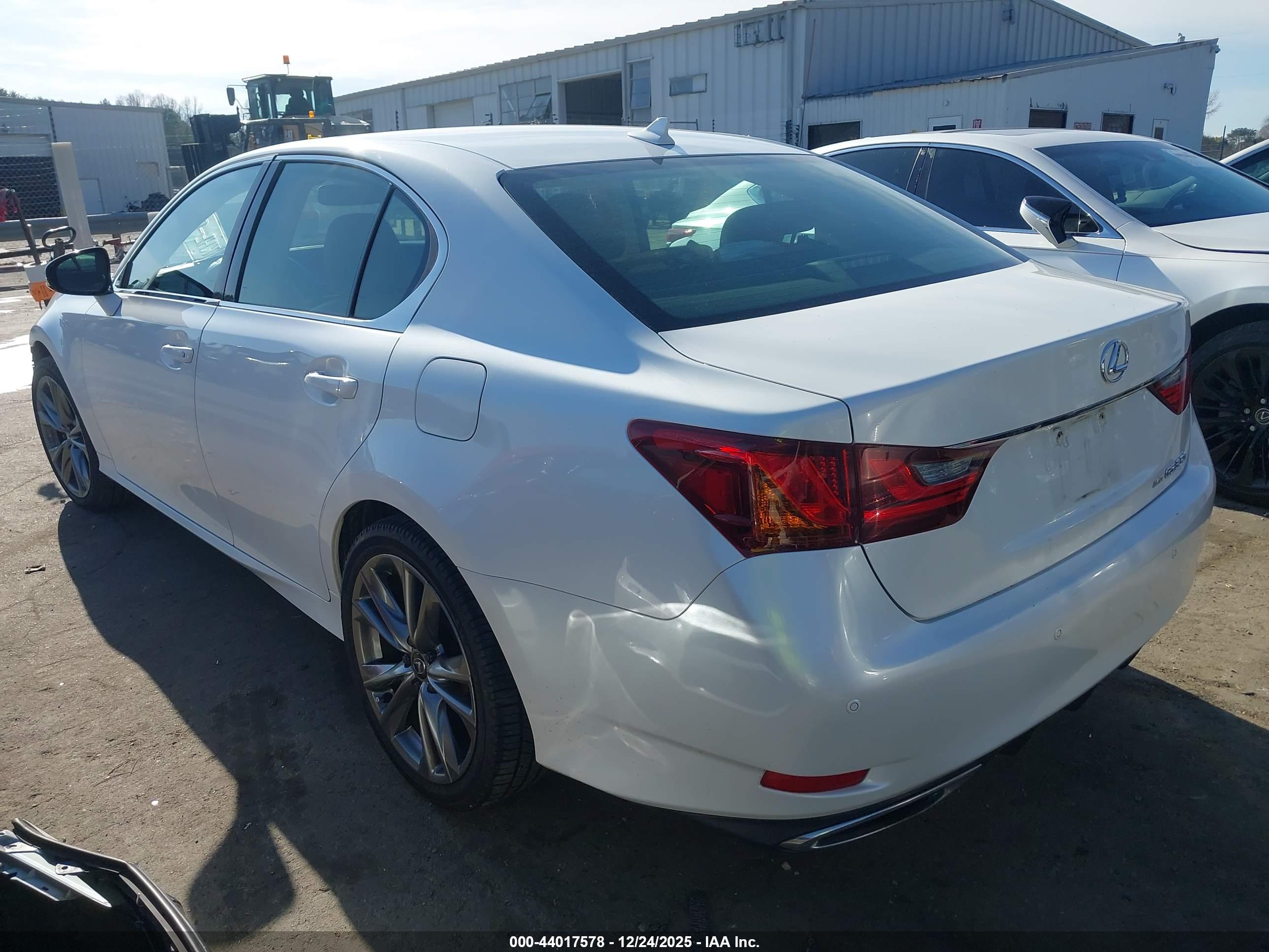 LEXUS GS image 3