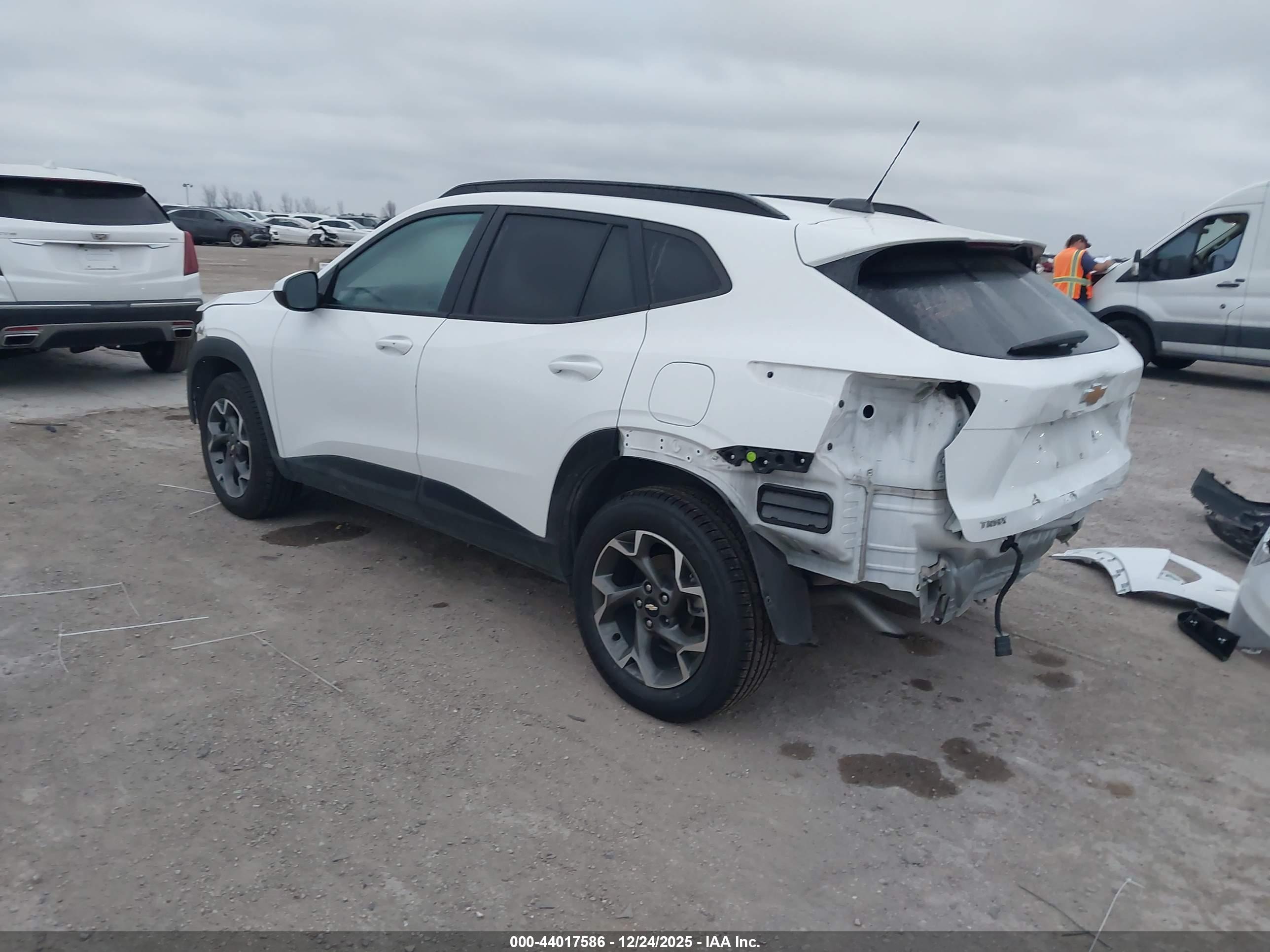 CHEVROLET TRAX image 3