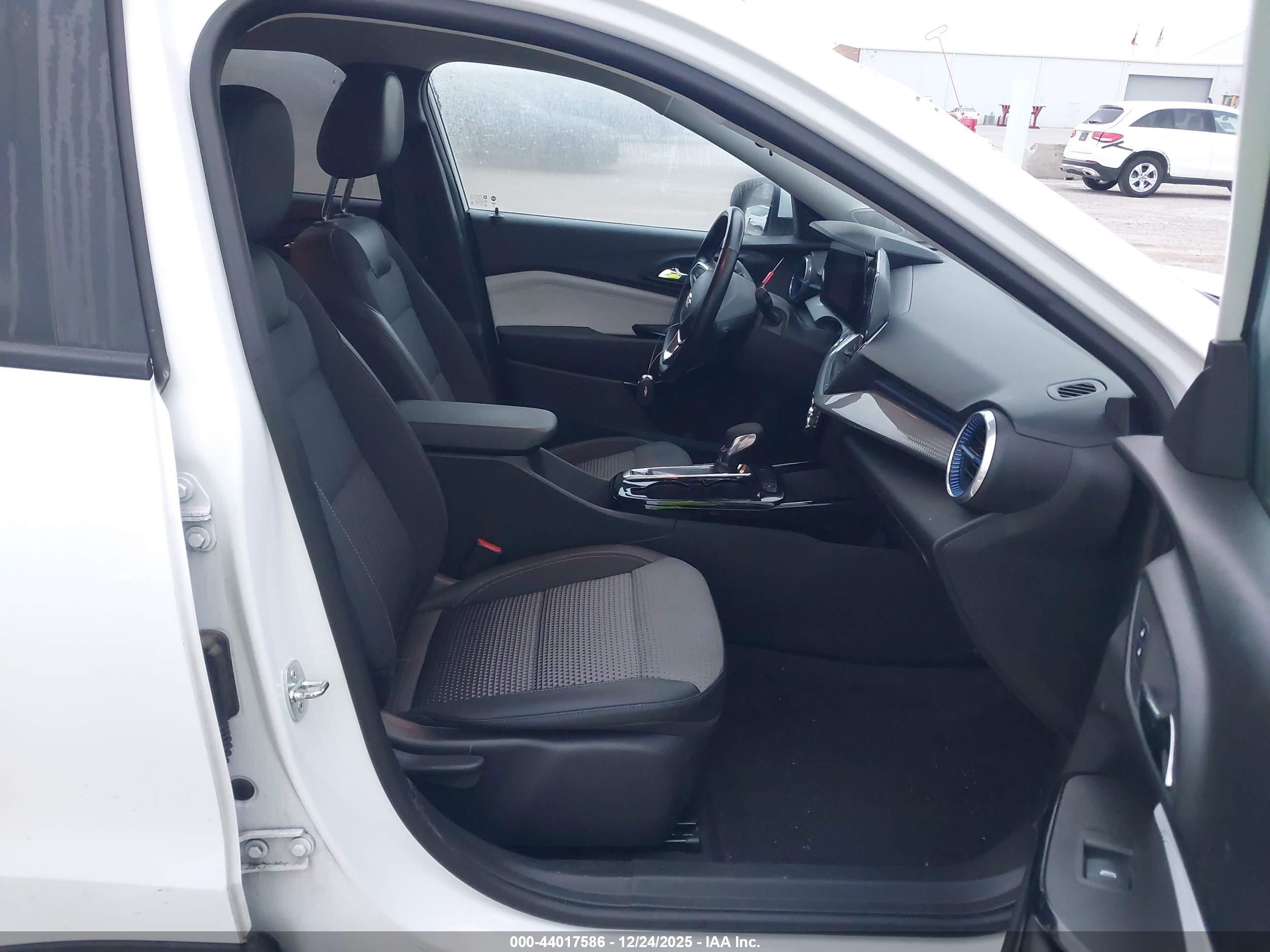 CHEVROLET TRAX image 5