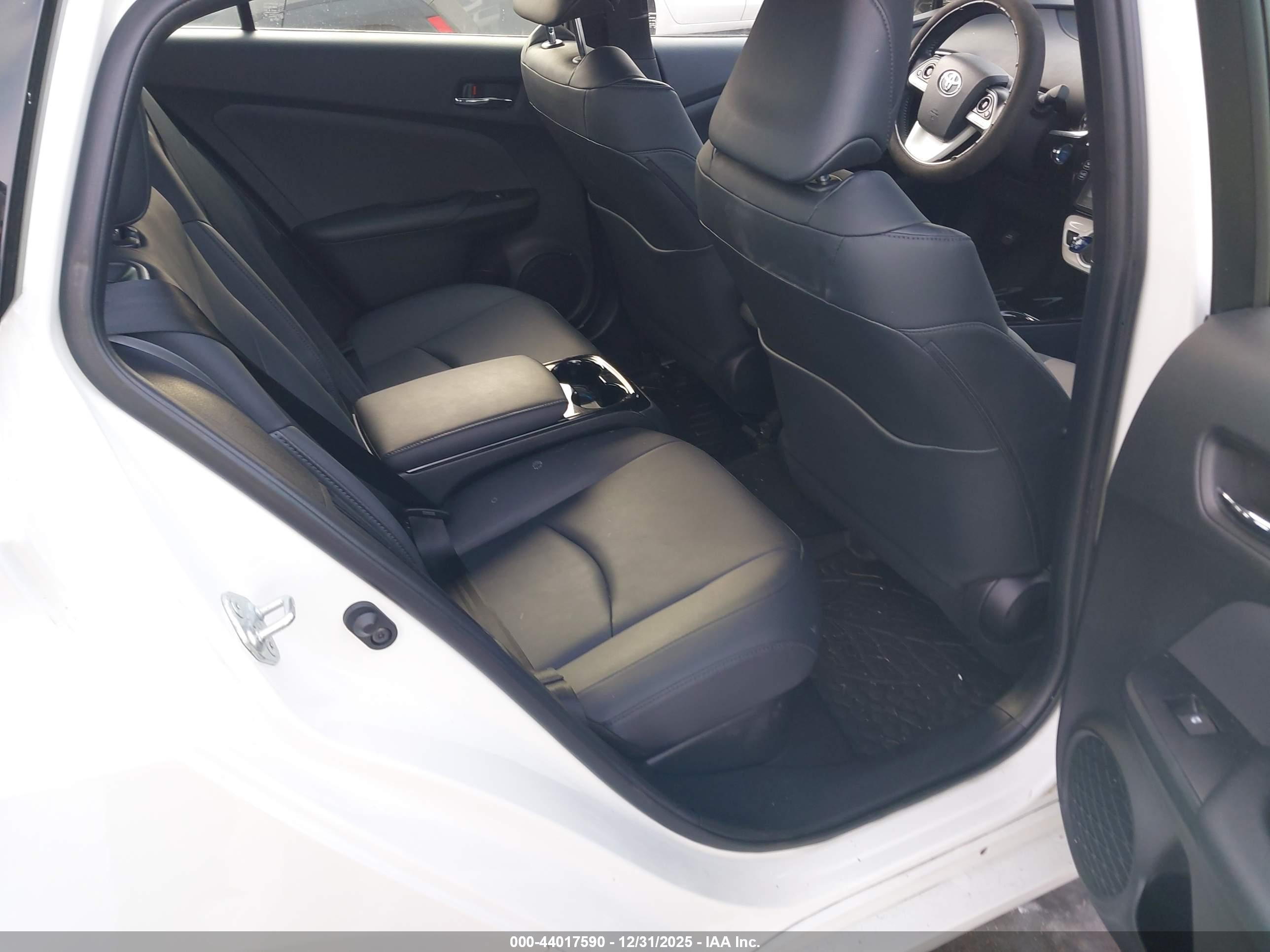 TOYOTA PRIUS image 8