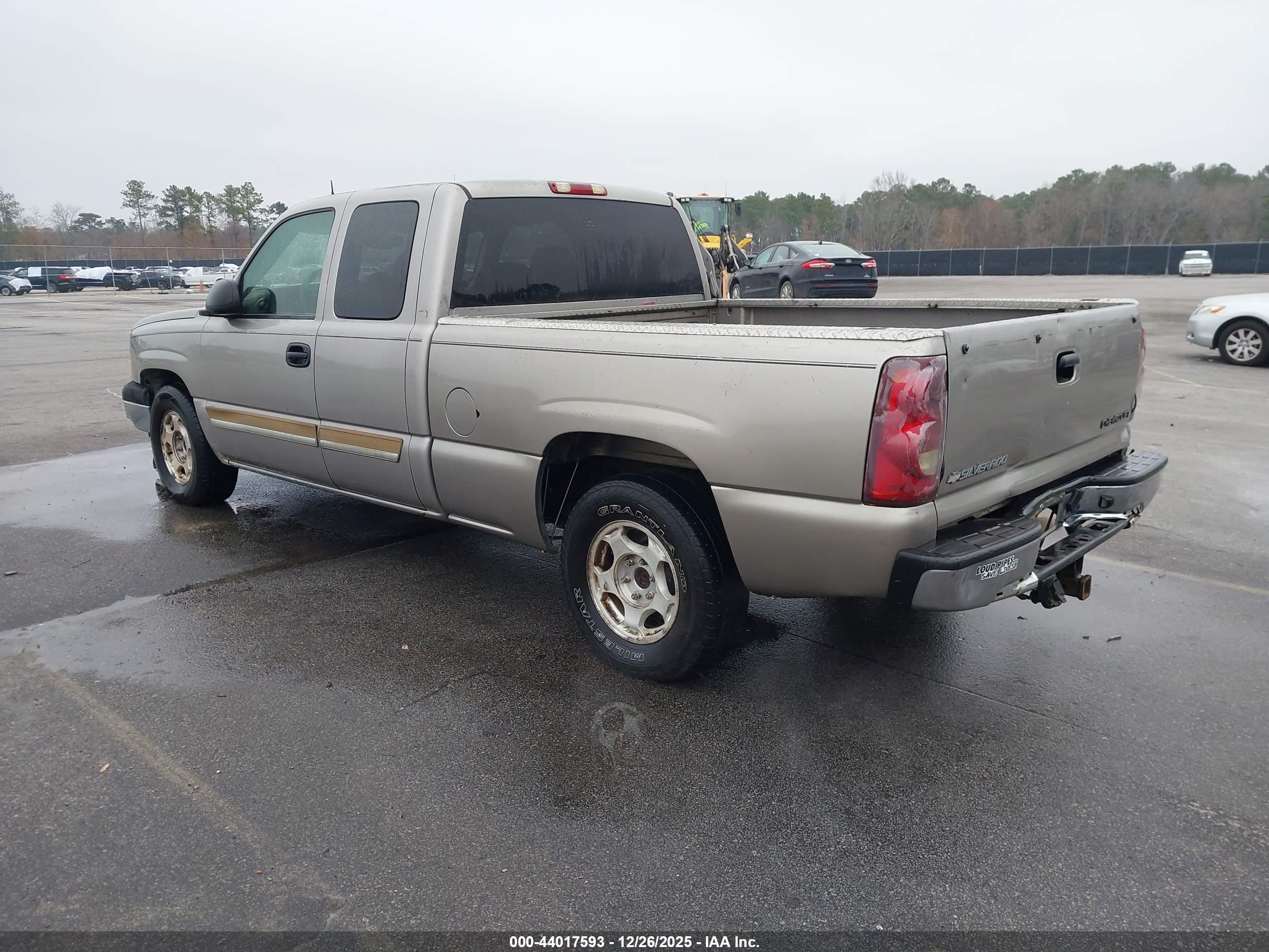 CHEVROLET SILVERADO image 3