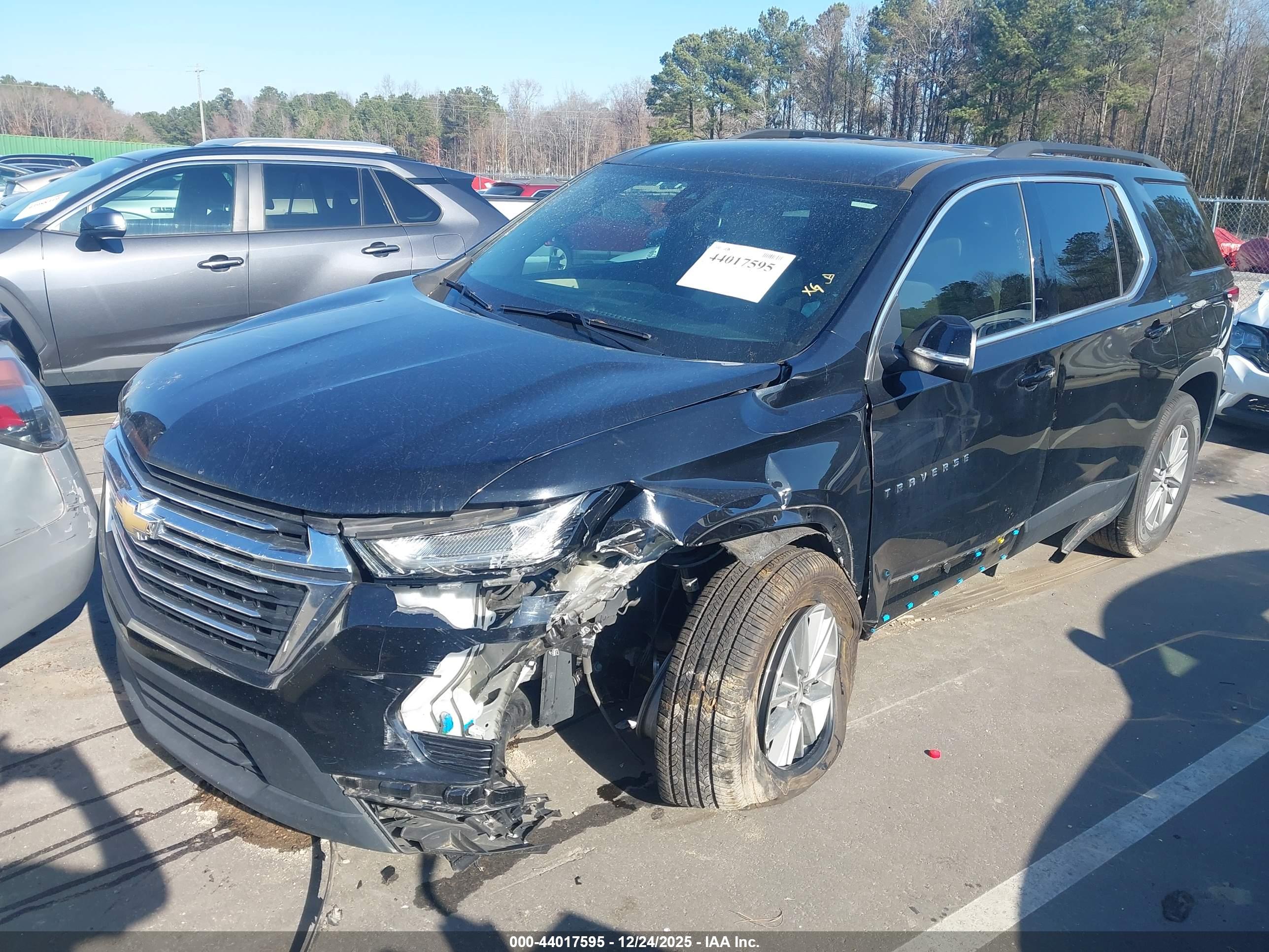 CHEVROLET TRAVERSE image 2
