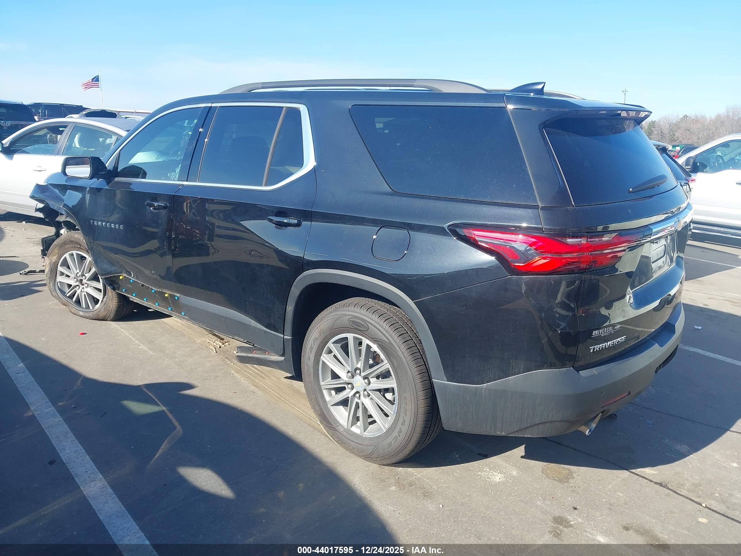 CHEVROLET TRAVERSE image 3