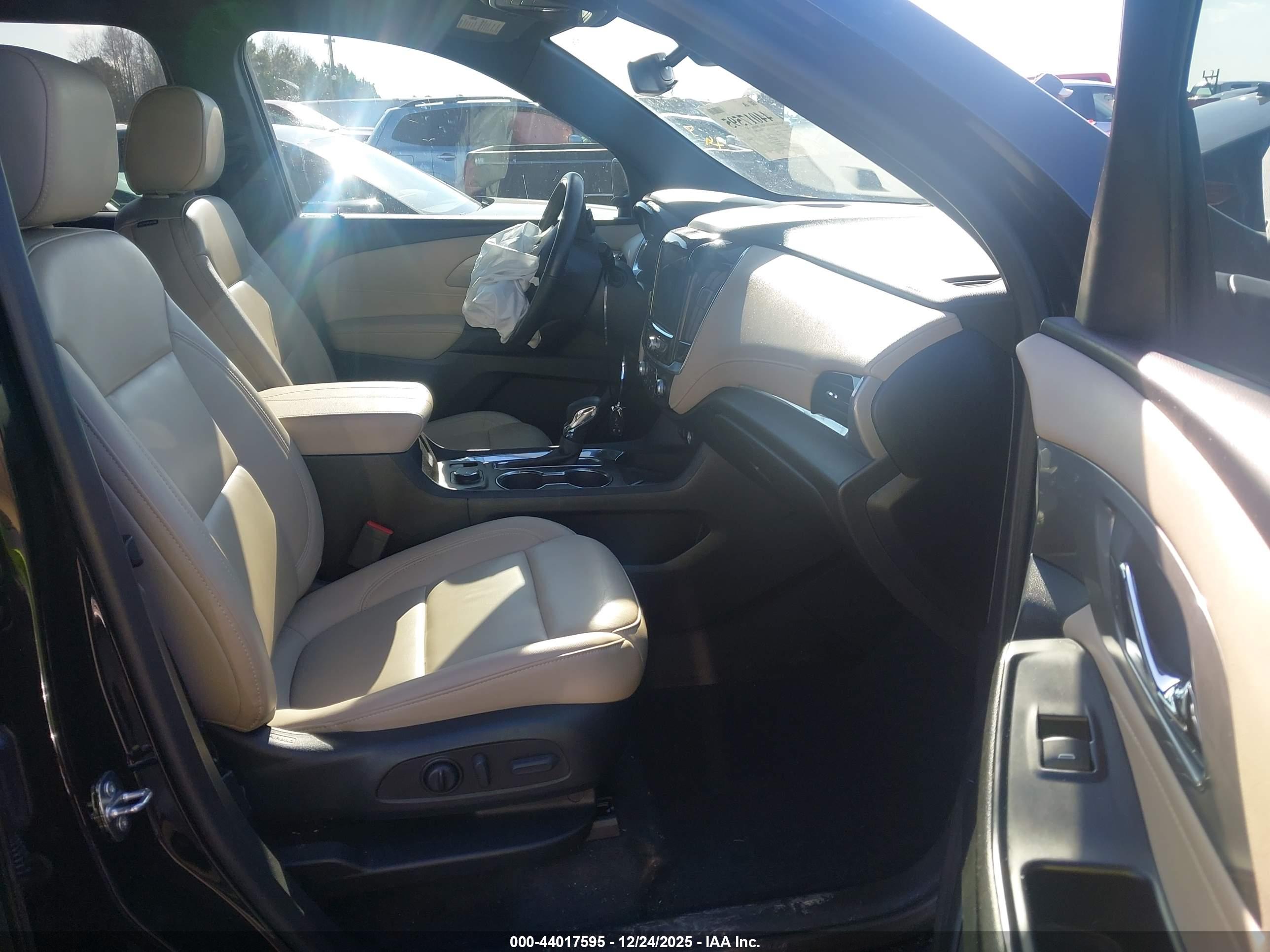 CHEVROLET TRAVERSE image 5