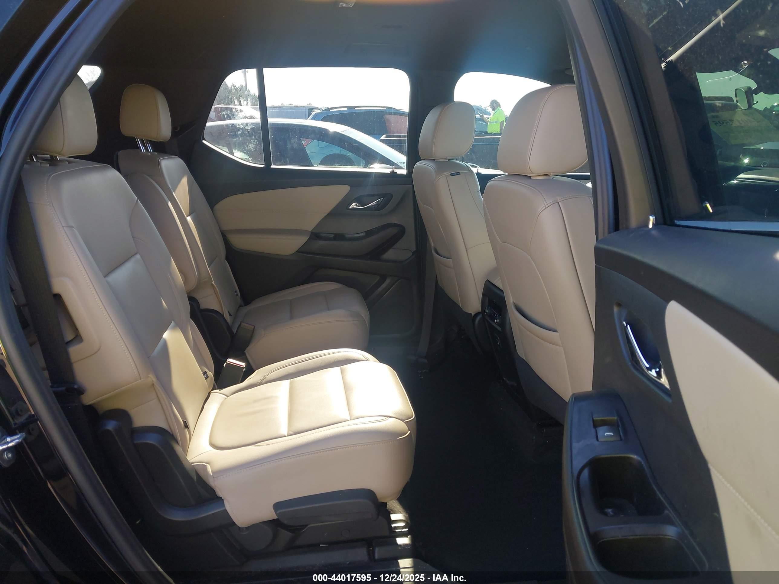 CHEVROLET TRAVERSE image 8