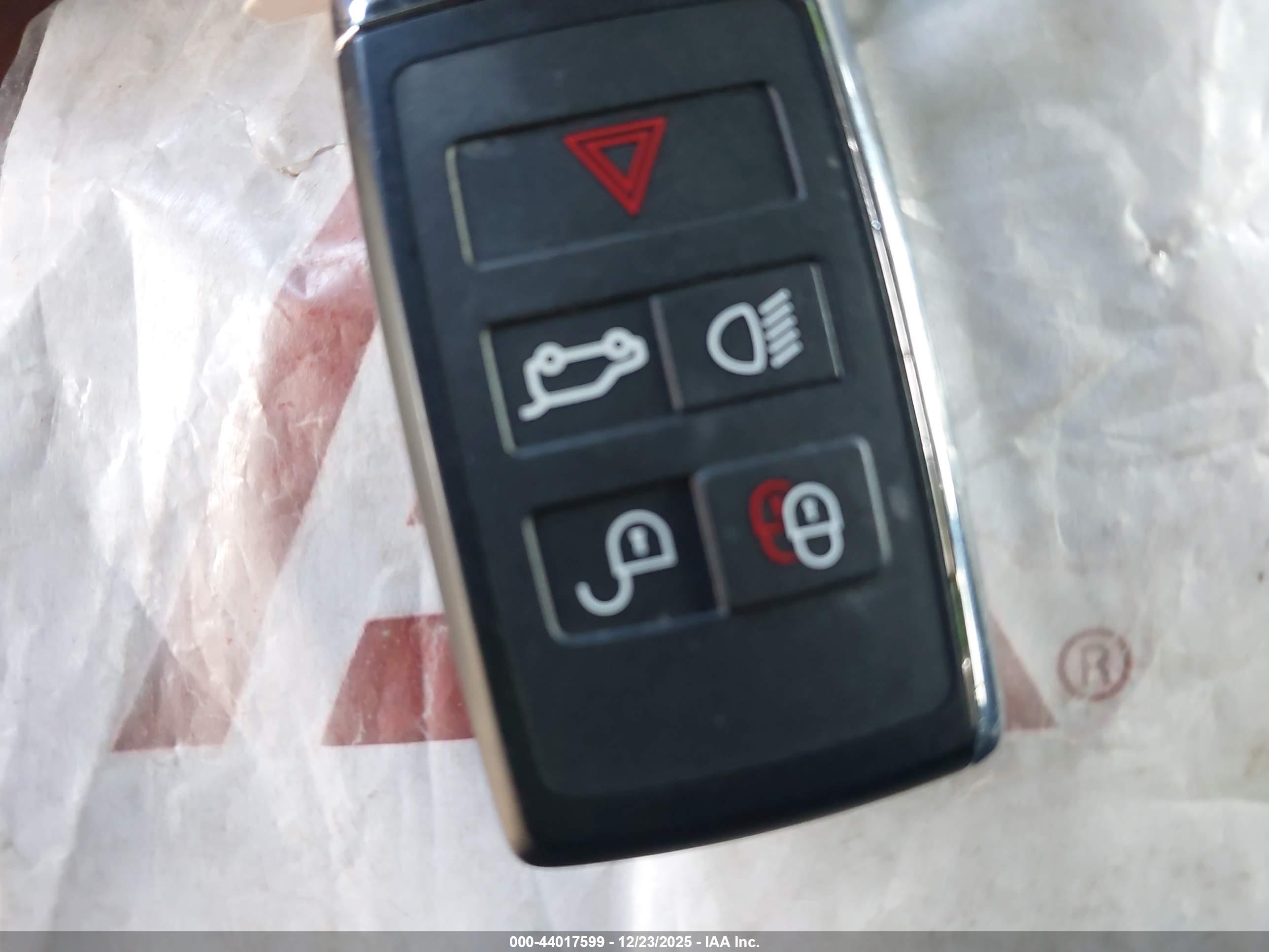 LAND ROVER image 11