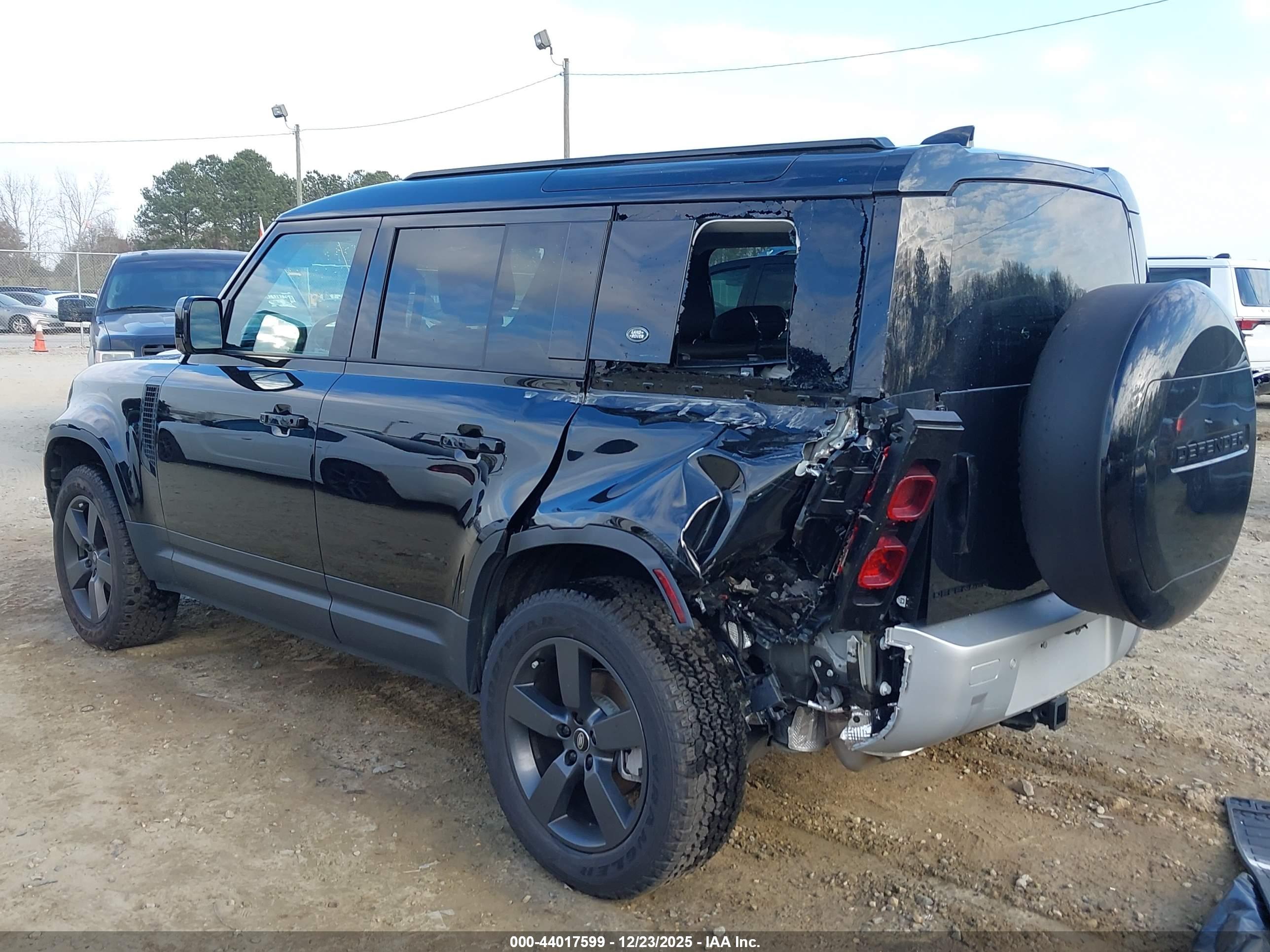 LAND ROVER image 6