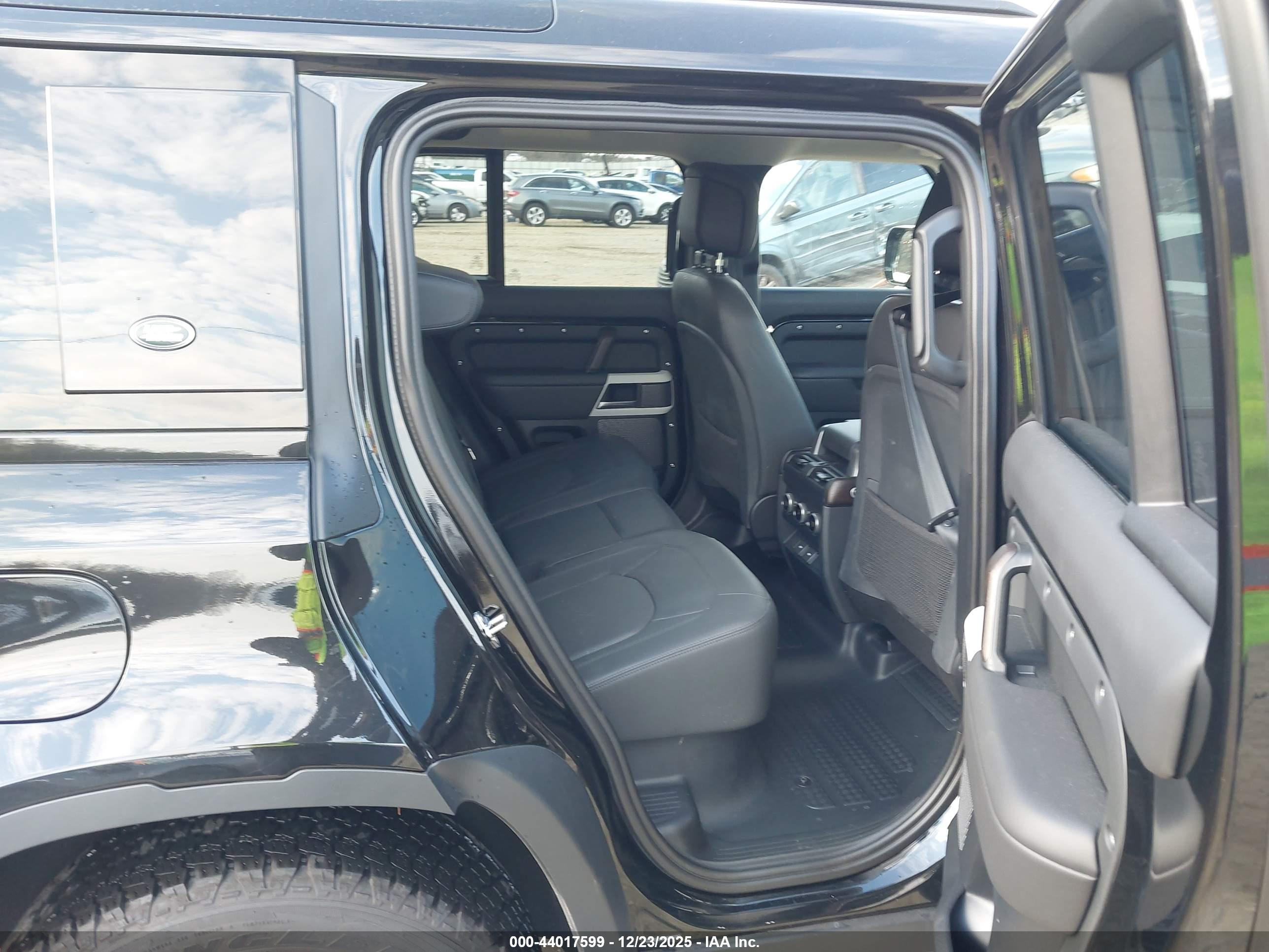 LAND ROVER image 8
