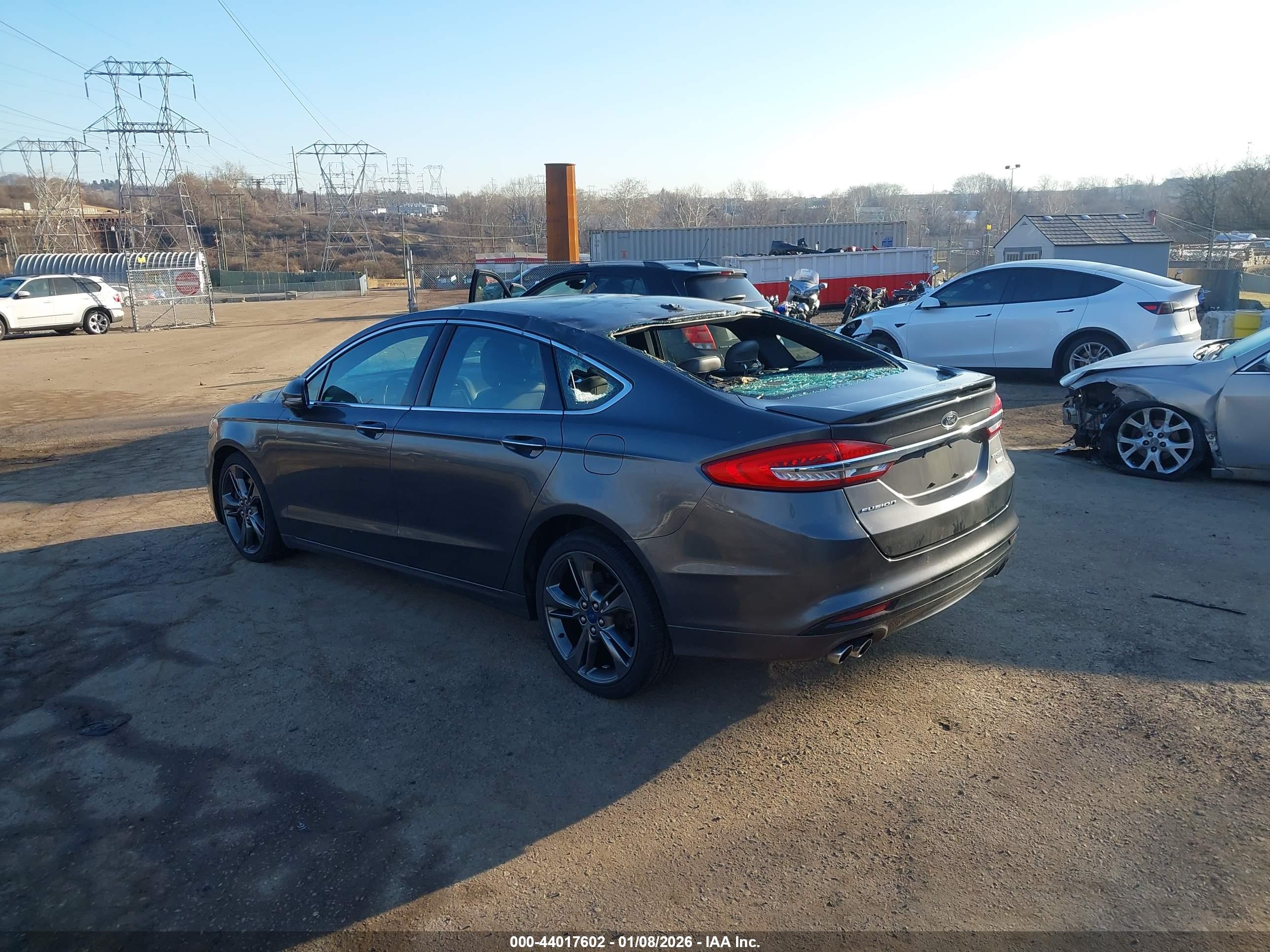 FORD FUSION image 3