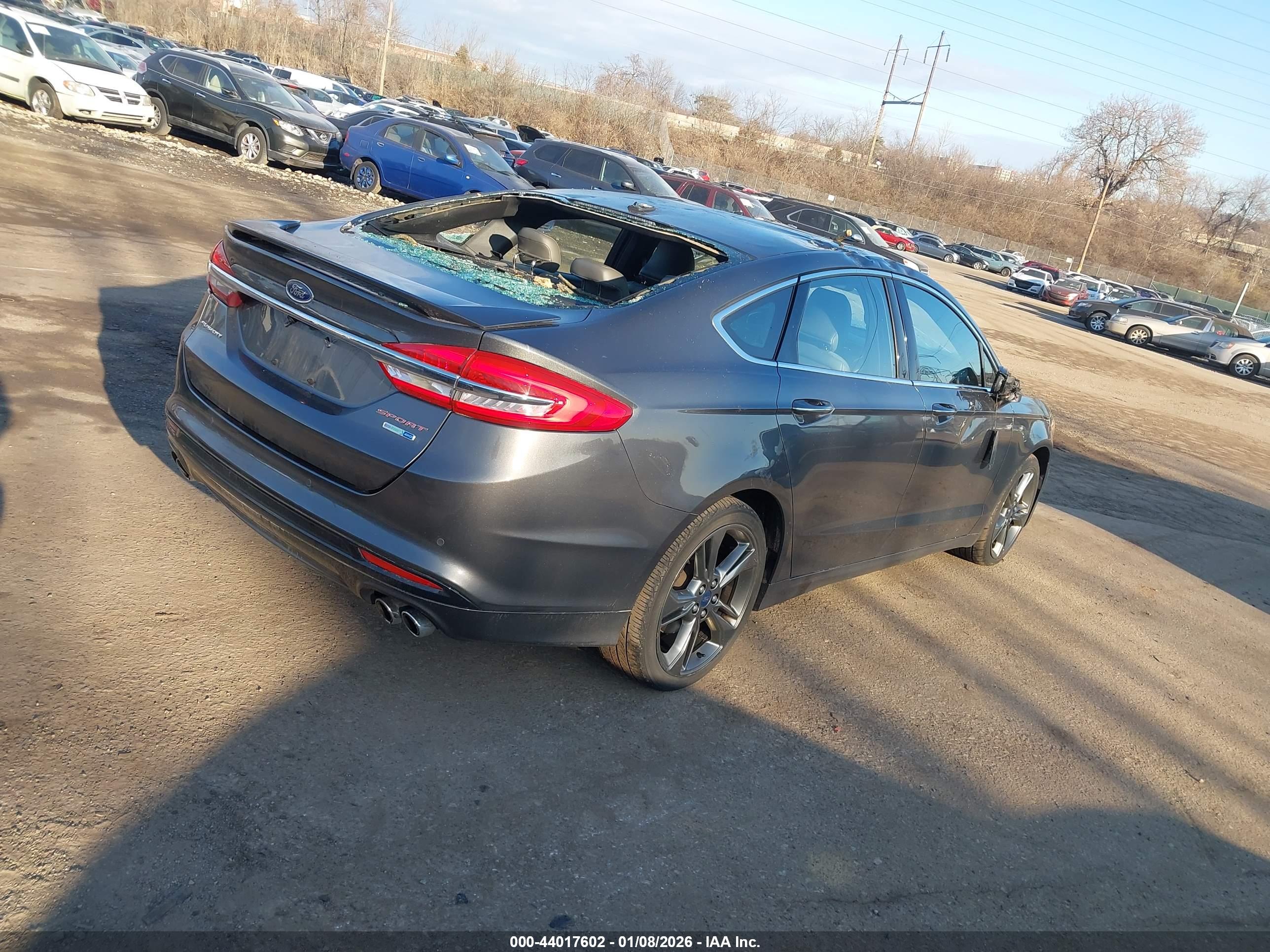 FORD FUSION image 4