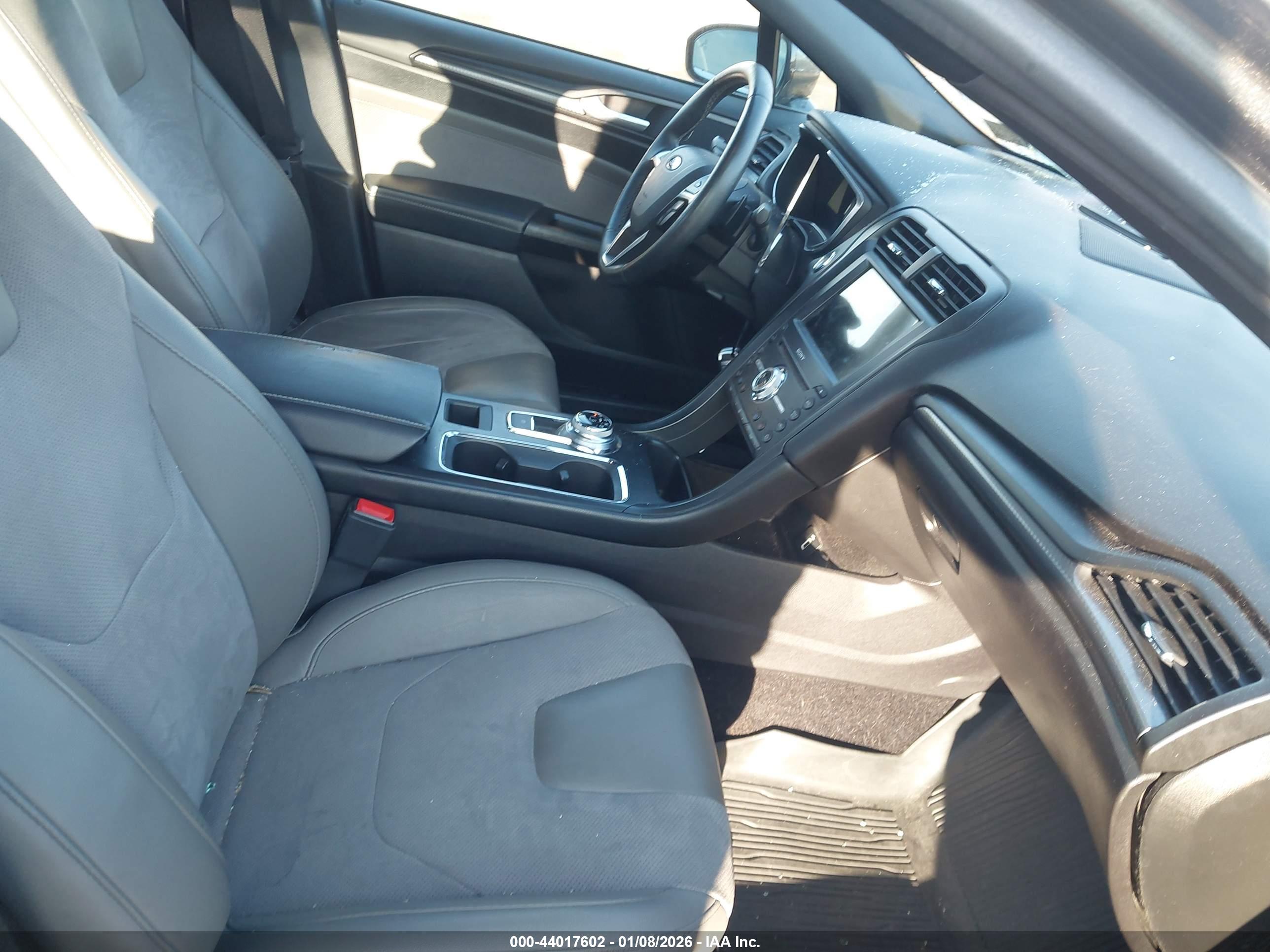 FORD FUSION image 5