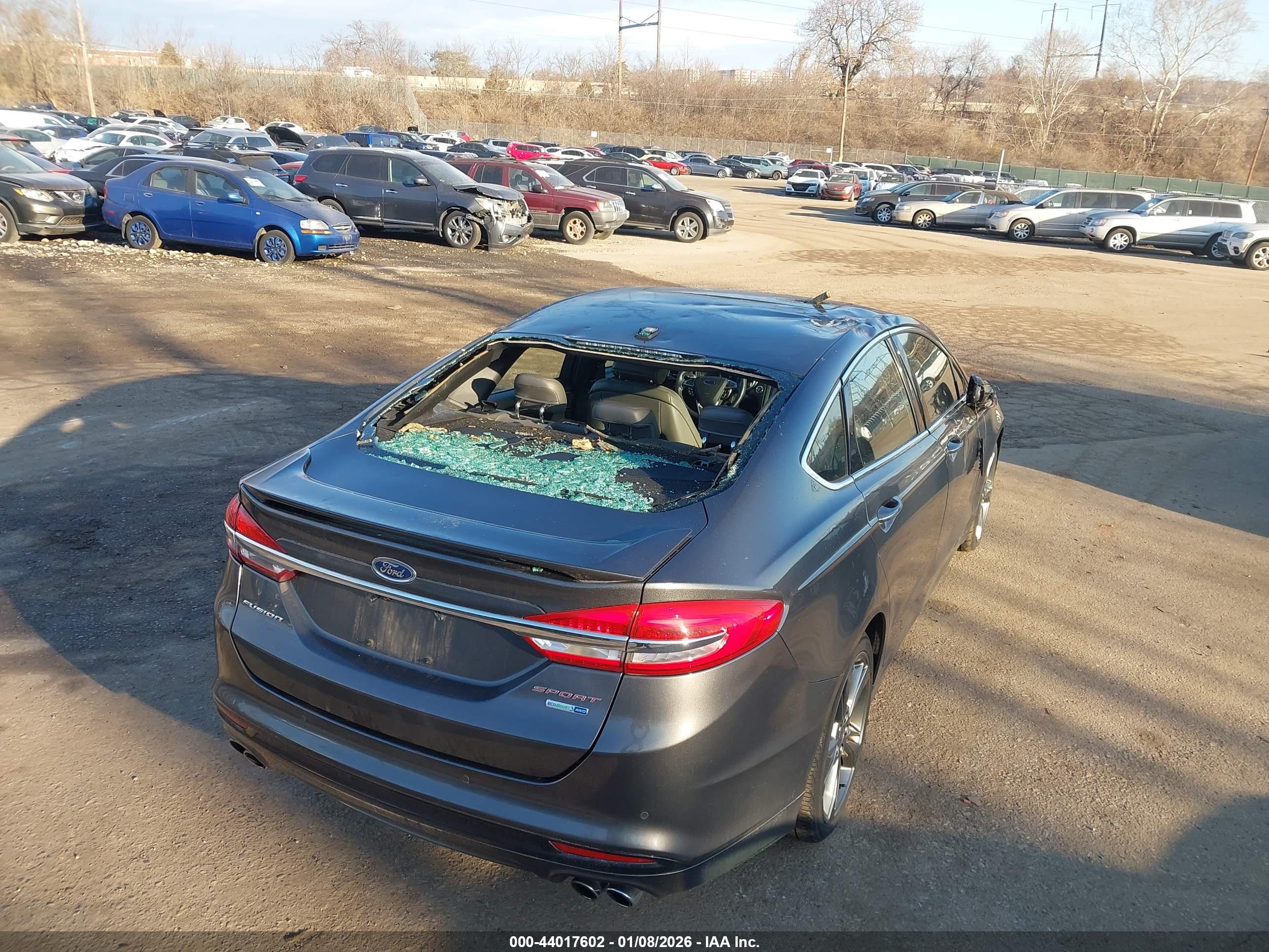 FORD FUSION image 6