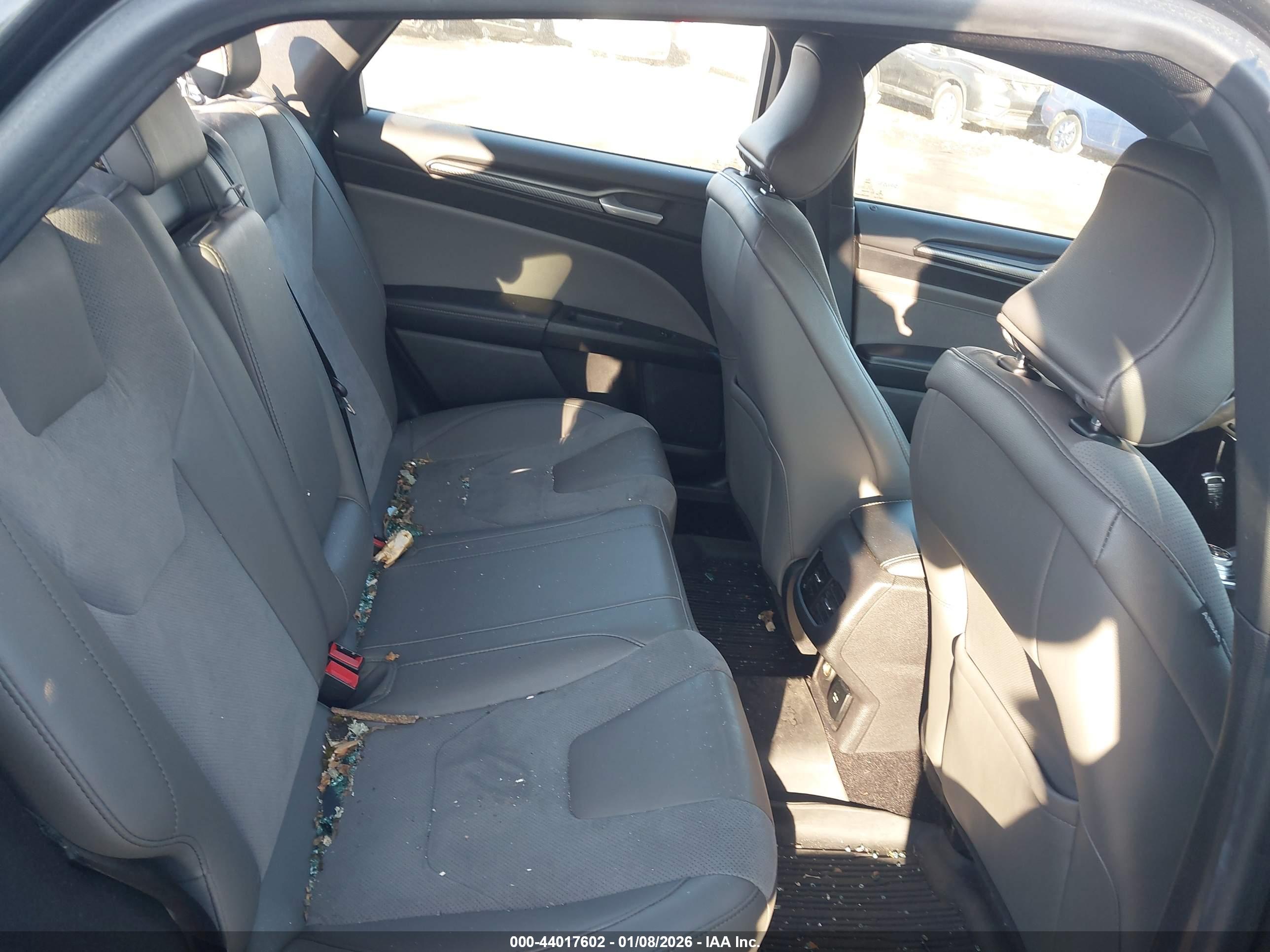 FORD FUSION image 8