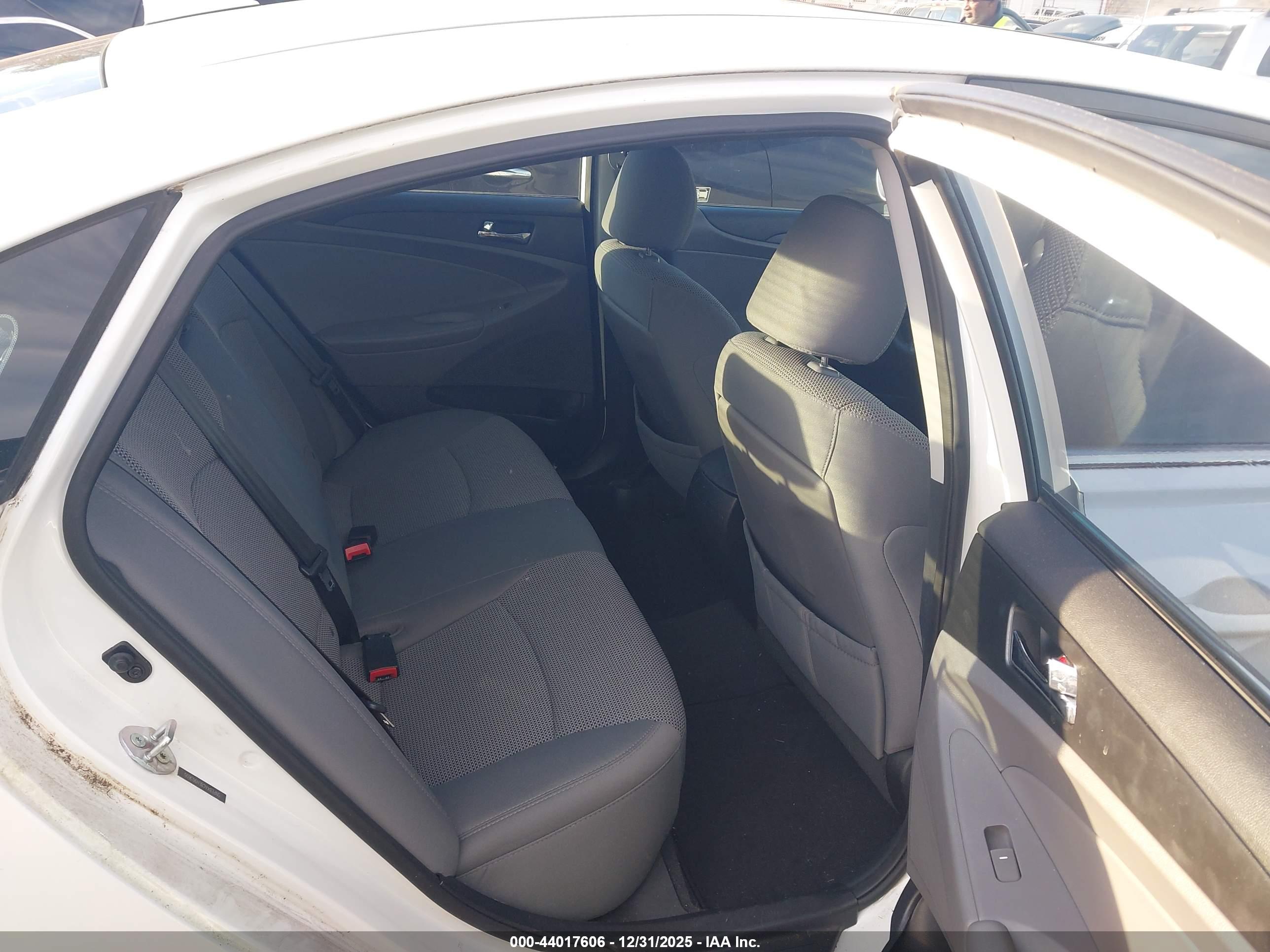 HYUNDAI SONATA image 8
