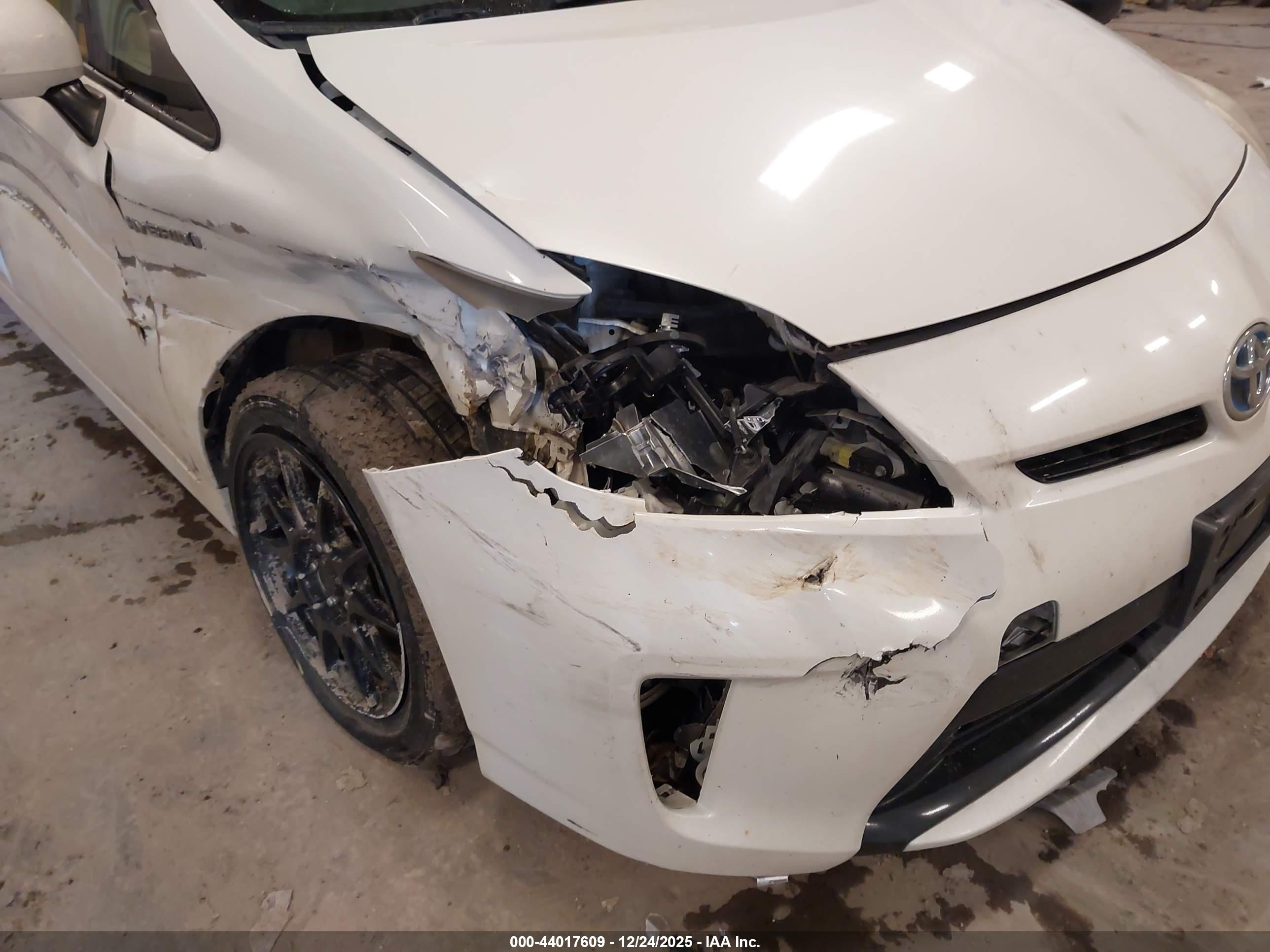 TOYOTA PRIUS image 6