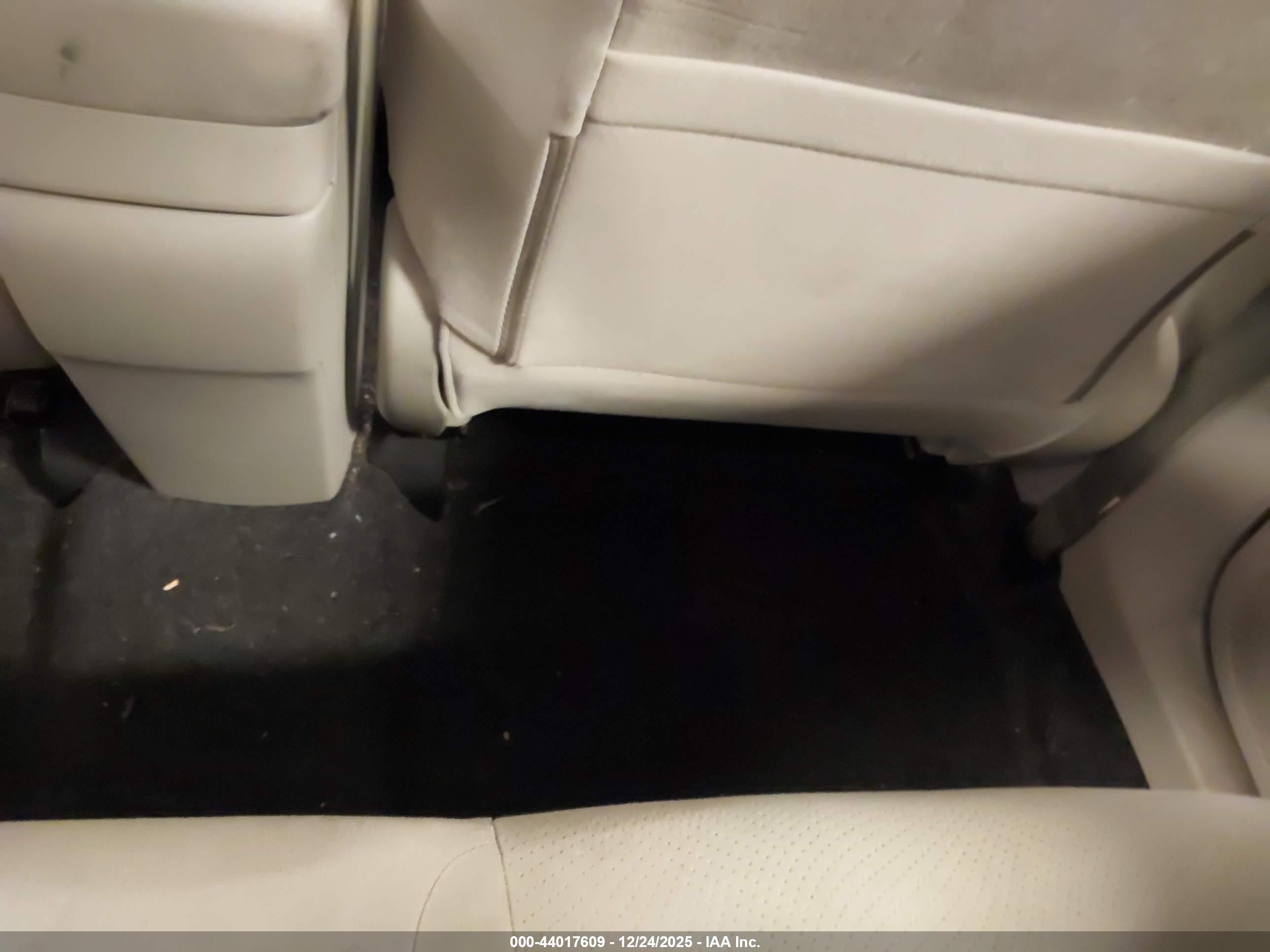 TOYOTA PRIUS image 8