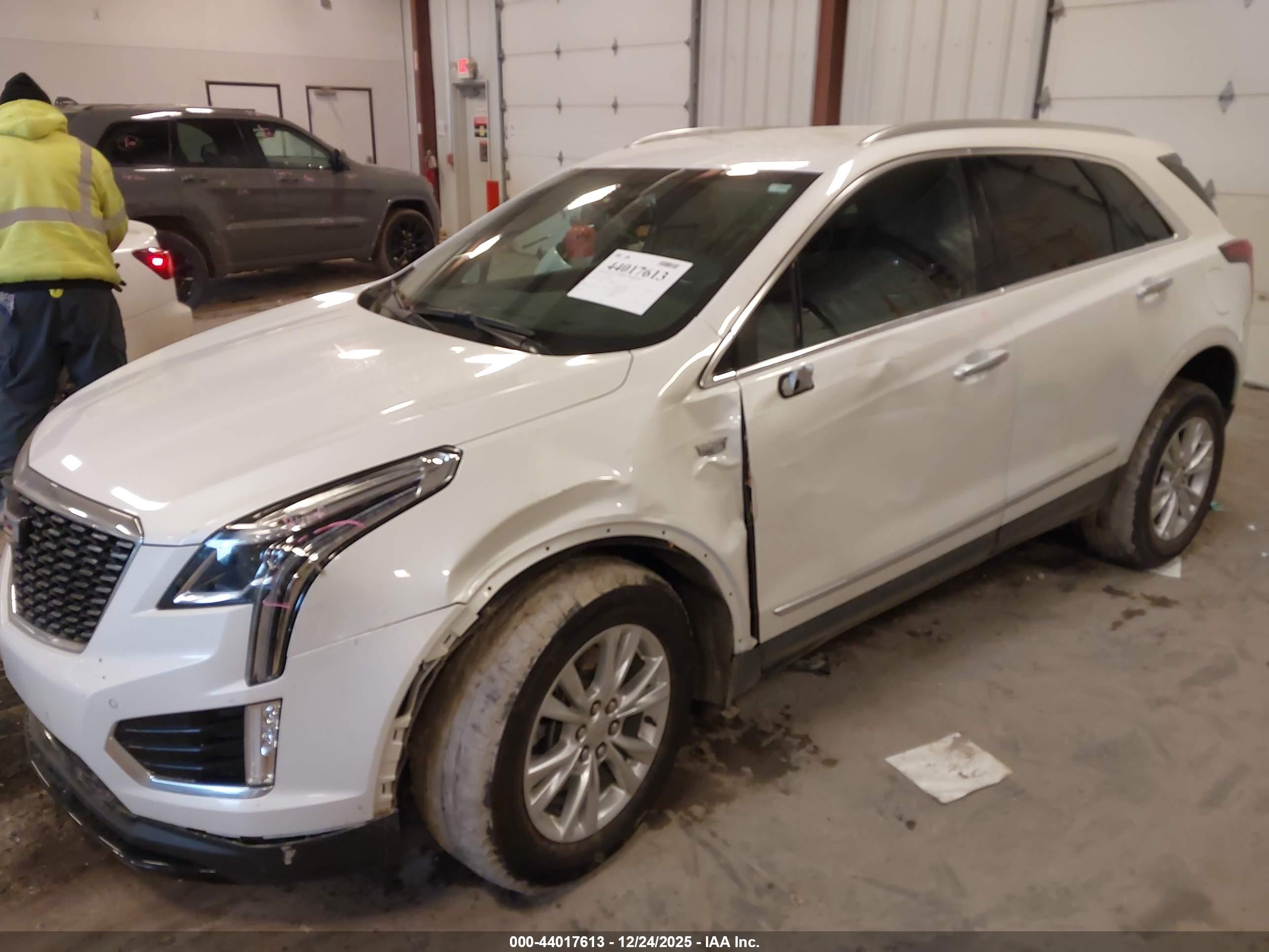 CADILLAC XT5 image 2