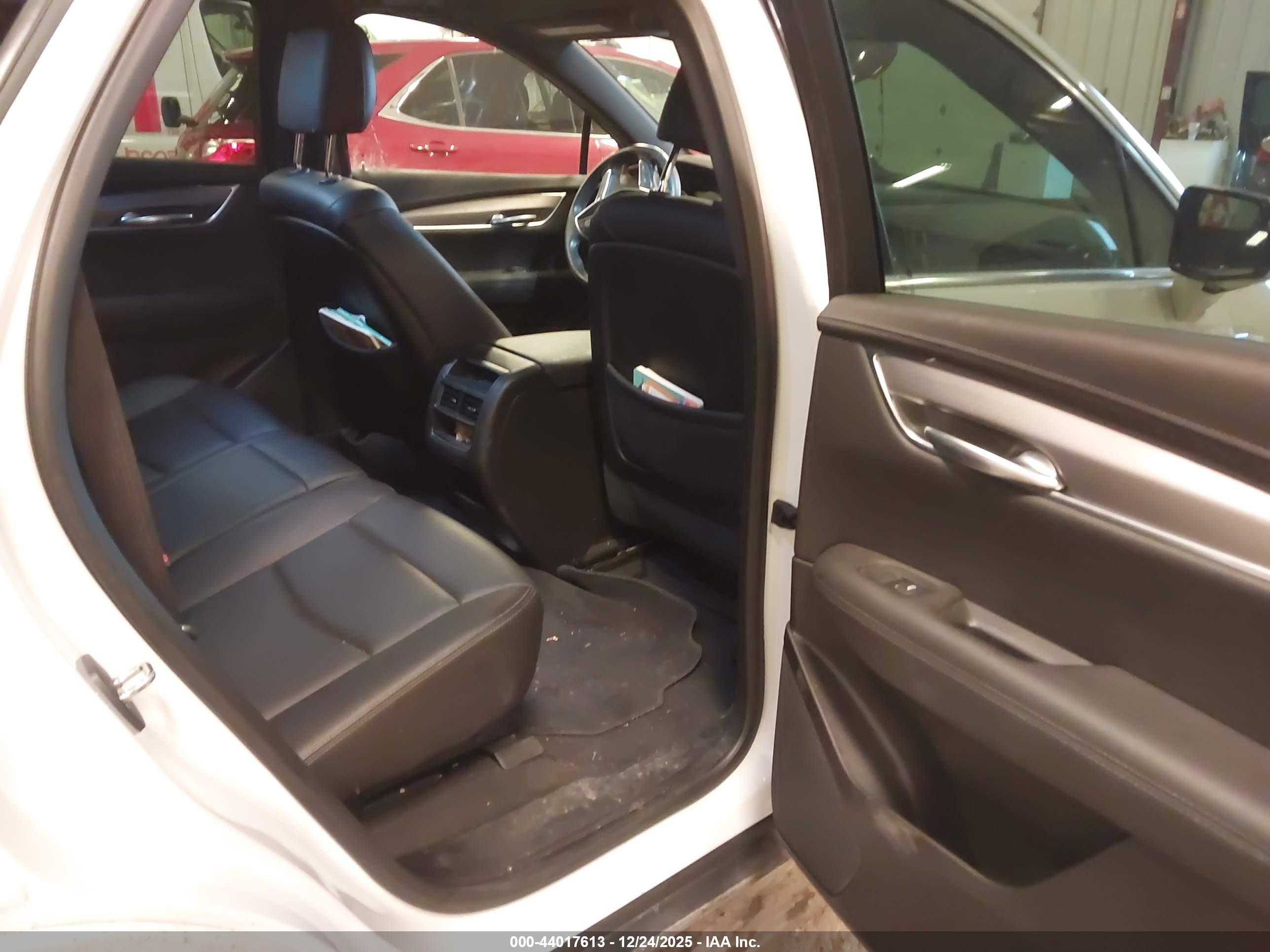 CADILLAC XT5 image 8