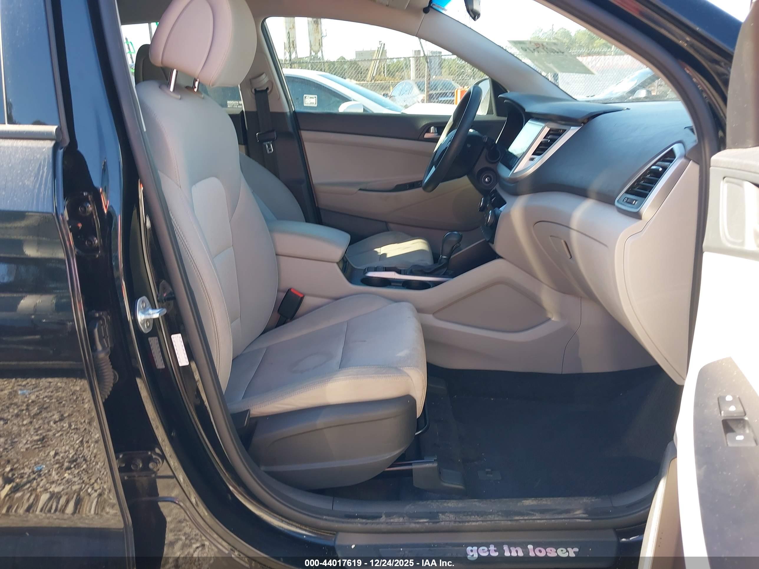 HYUNDAI TUCSON image 5