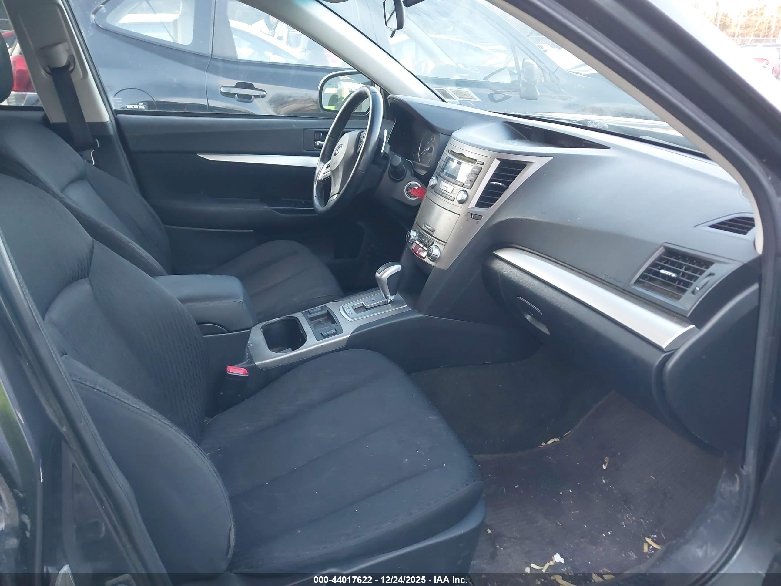 SUBARU OUTBACK image 5
