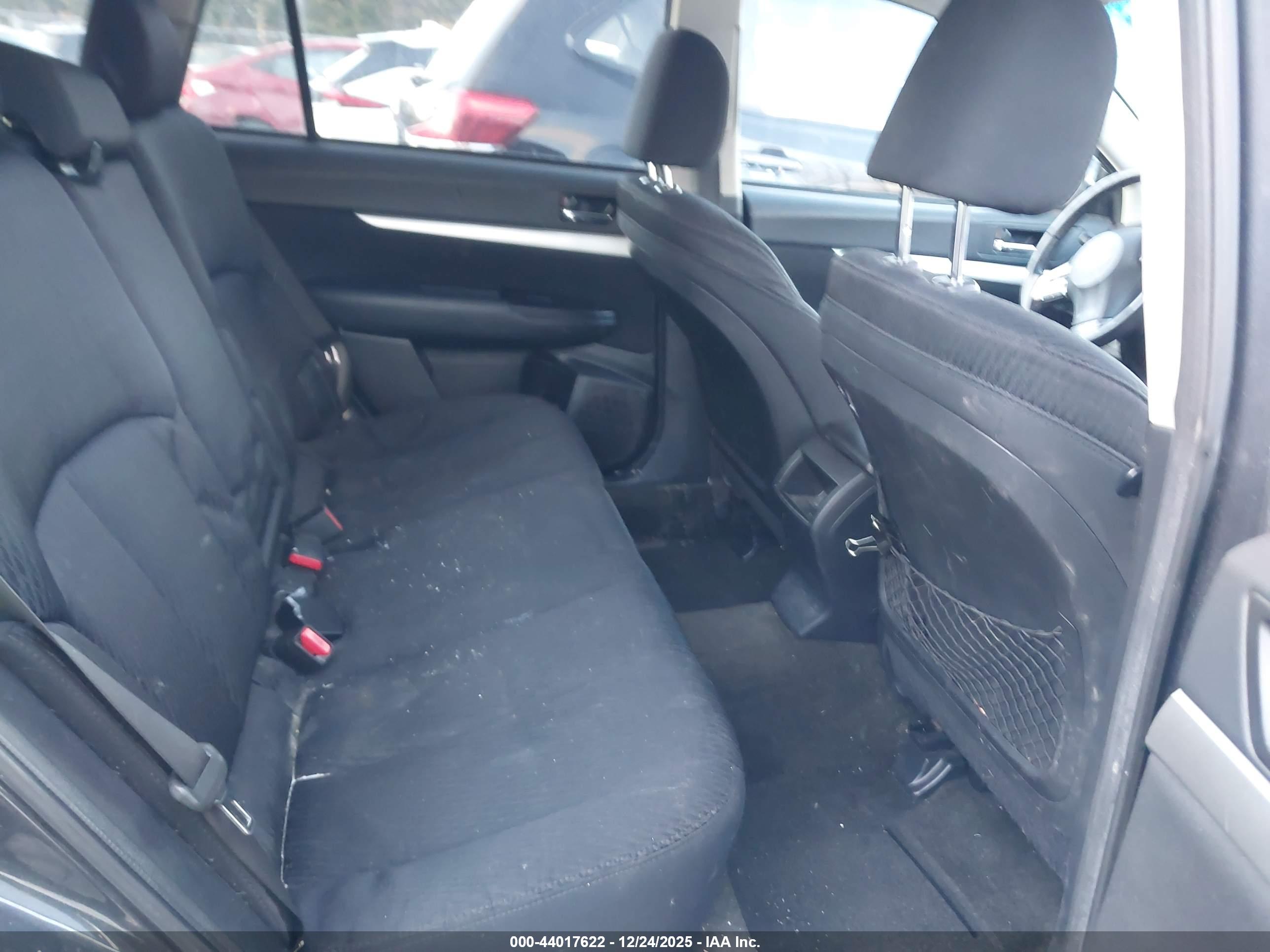 SUBARU OUTBACK image 8