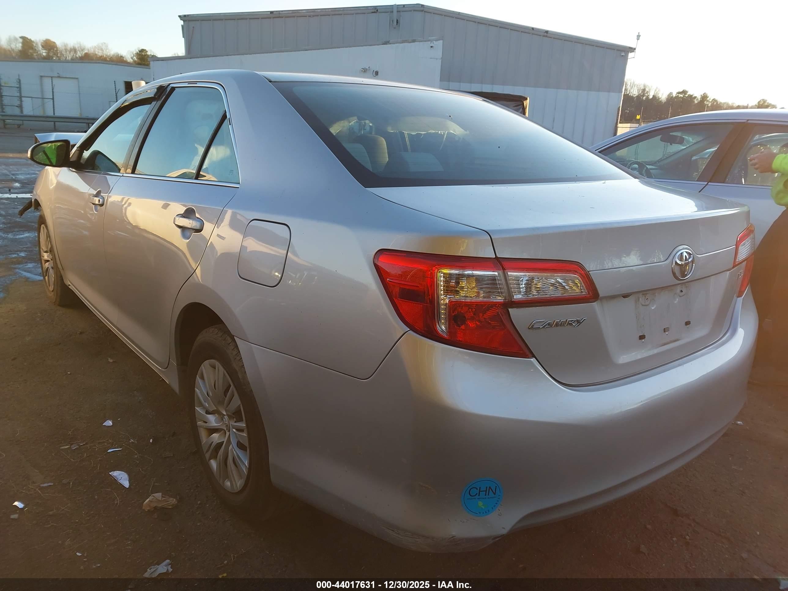 TOYOTA CAMRY image 3
