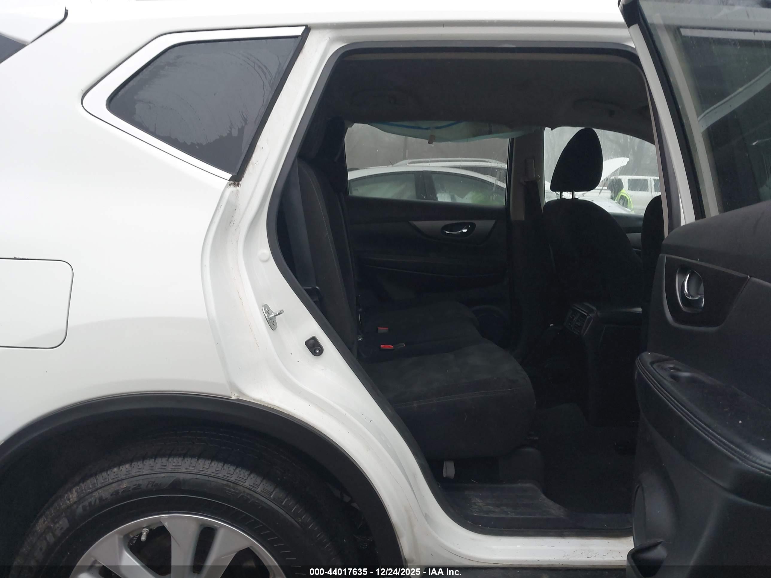 NISSAN ROGUE image 8