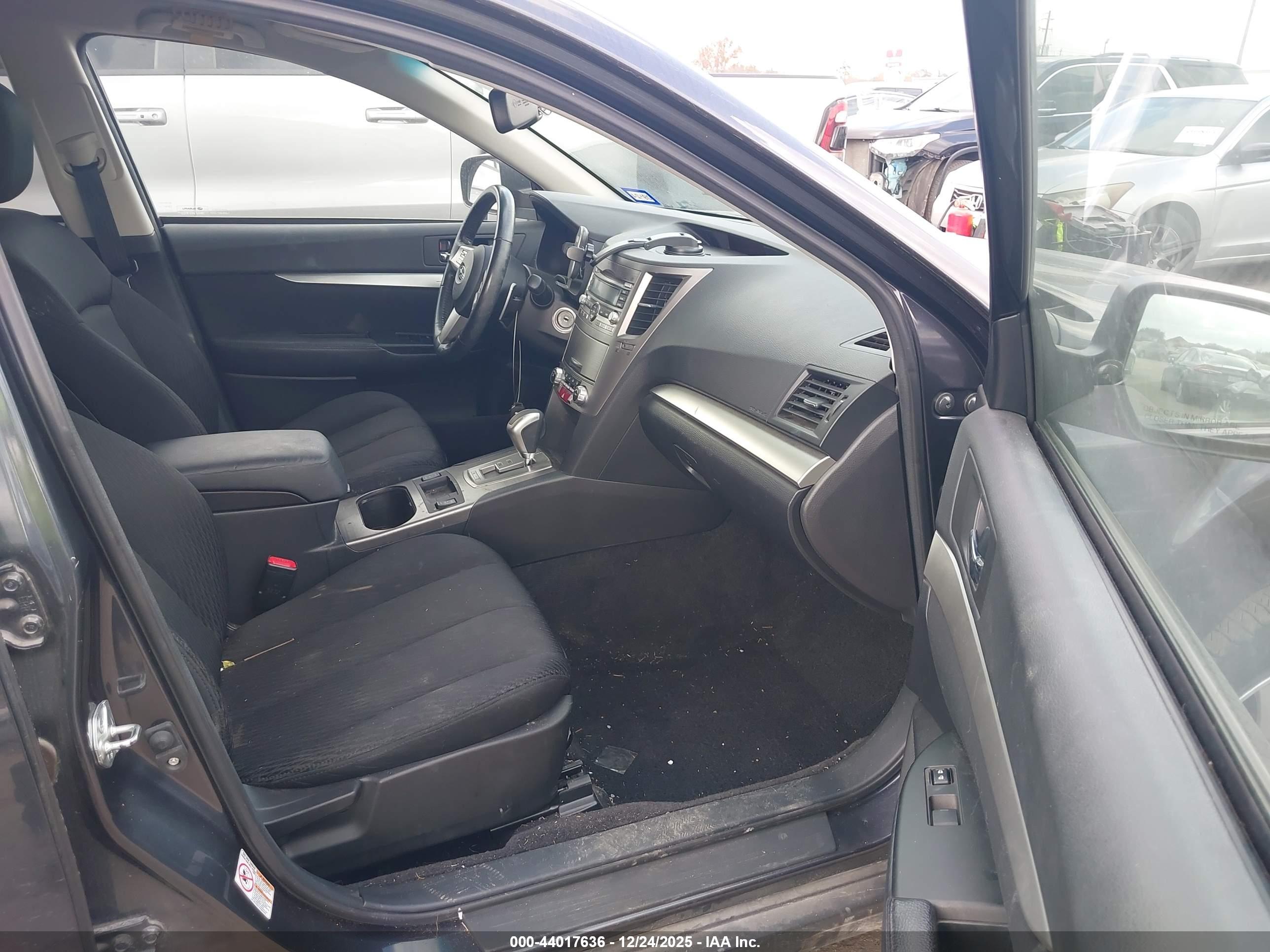 SUBARU OUTBACK image 5