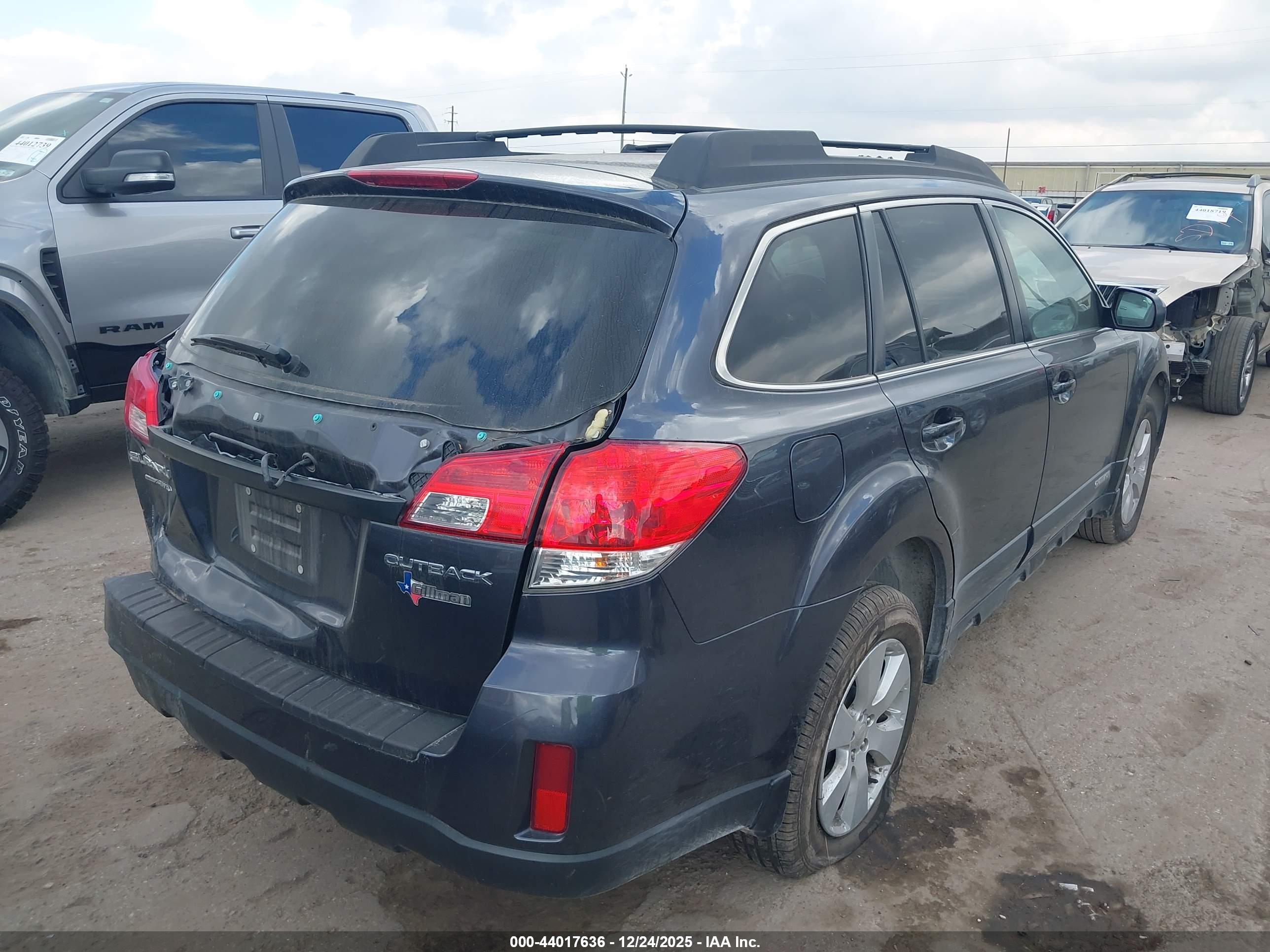 SUBARU OUTBACK image 6
