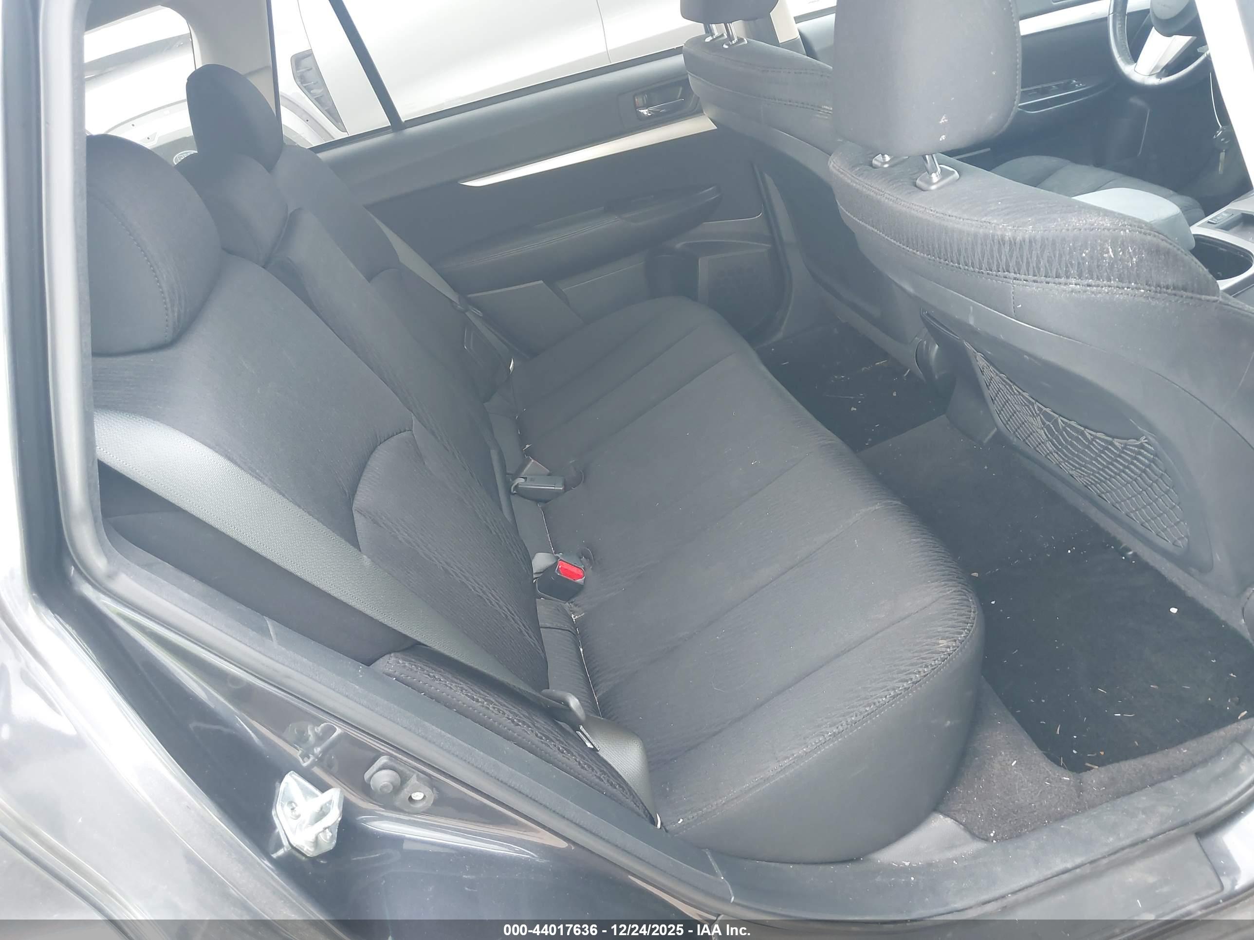 SUBARU OUTBACK image 8