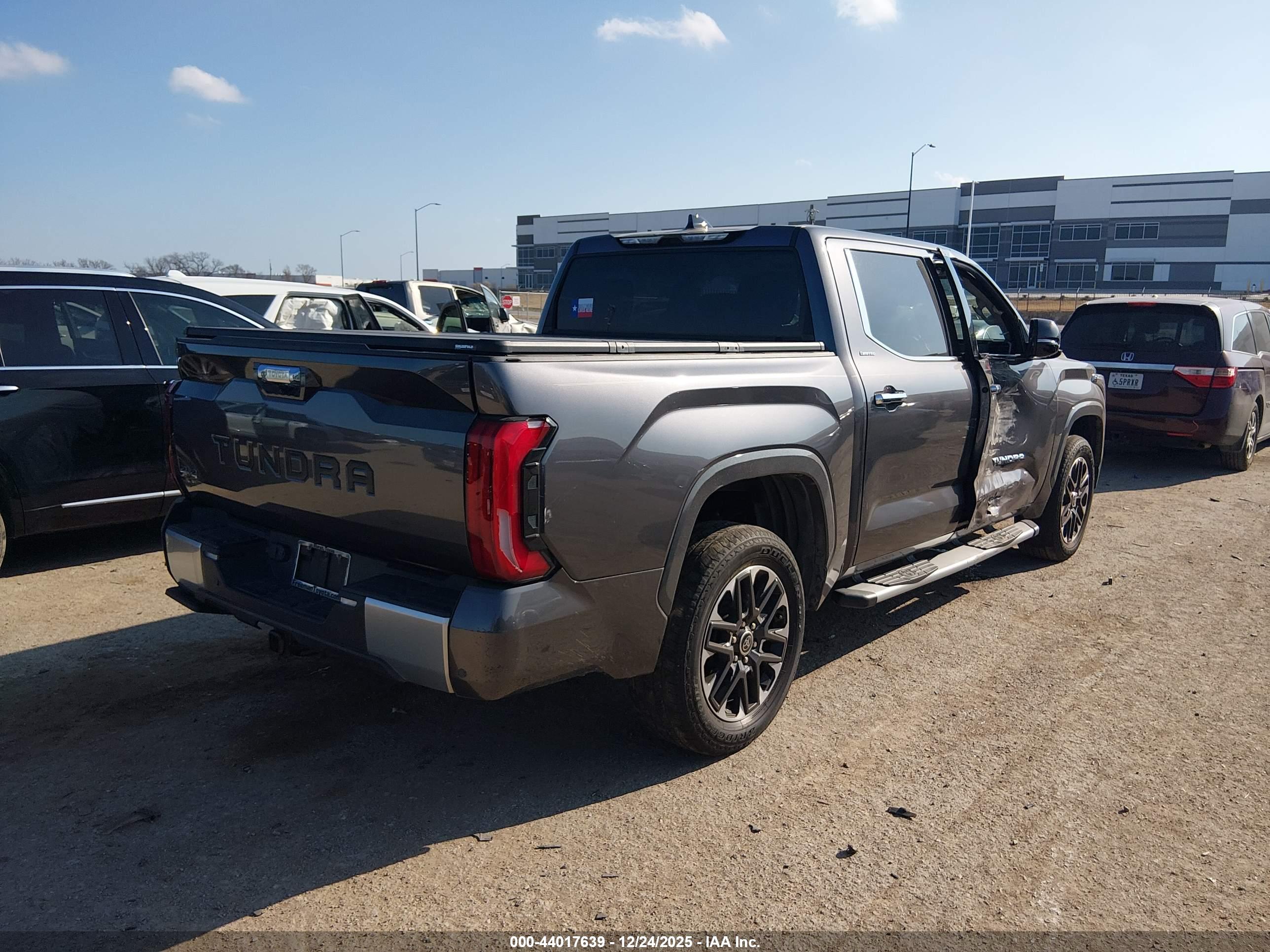 TOYOTA TUNDRA image 4