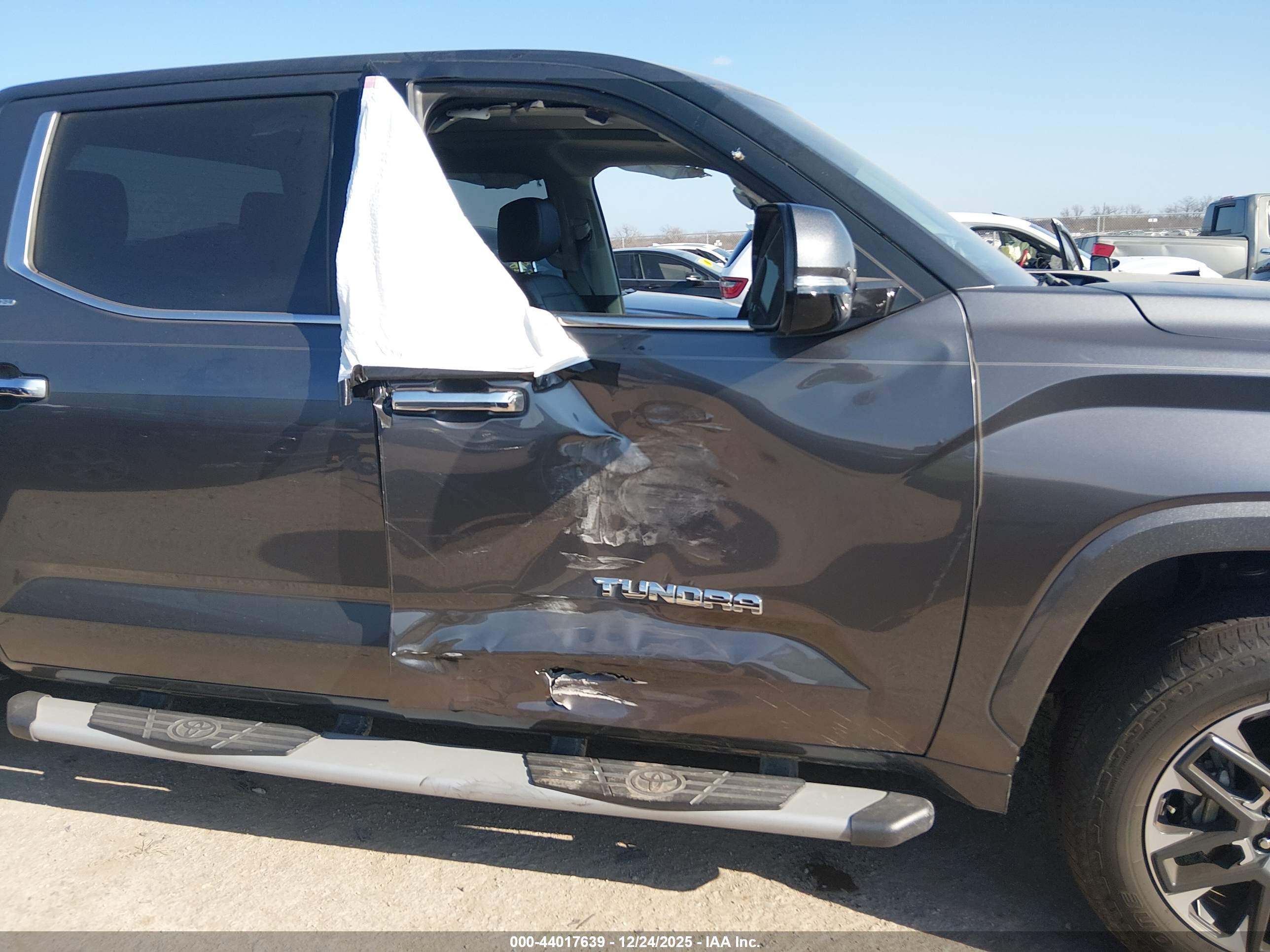 TOYOTA TUNDRA image 6